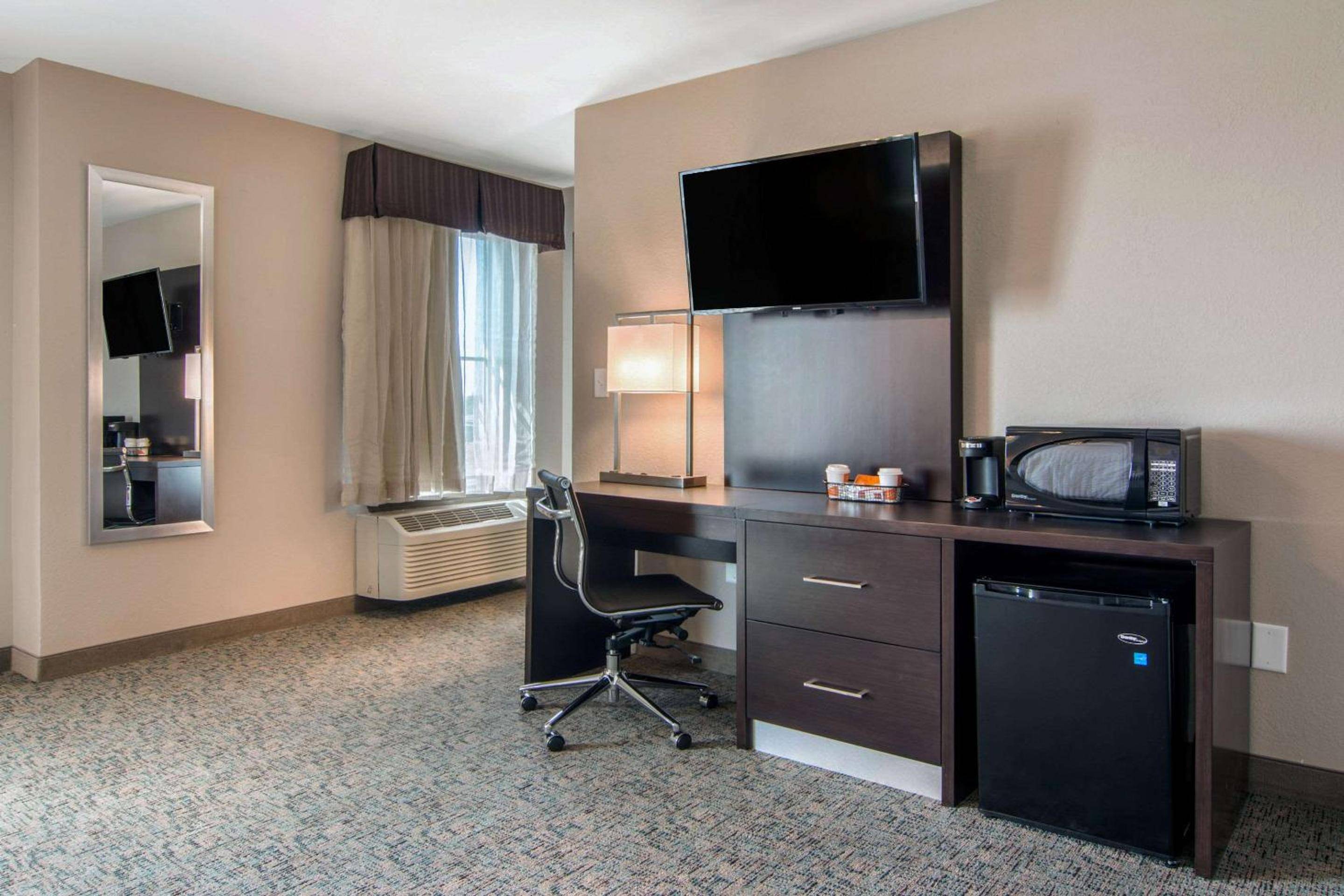 Clarion Inn & Suites Atlanta Downtown