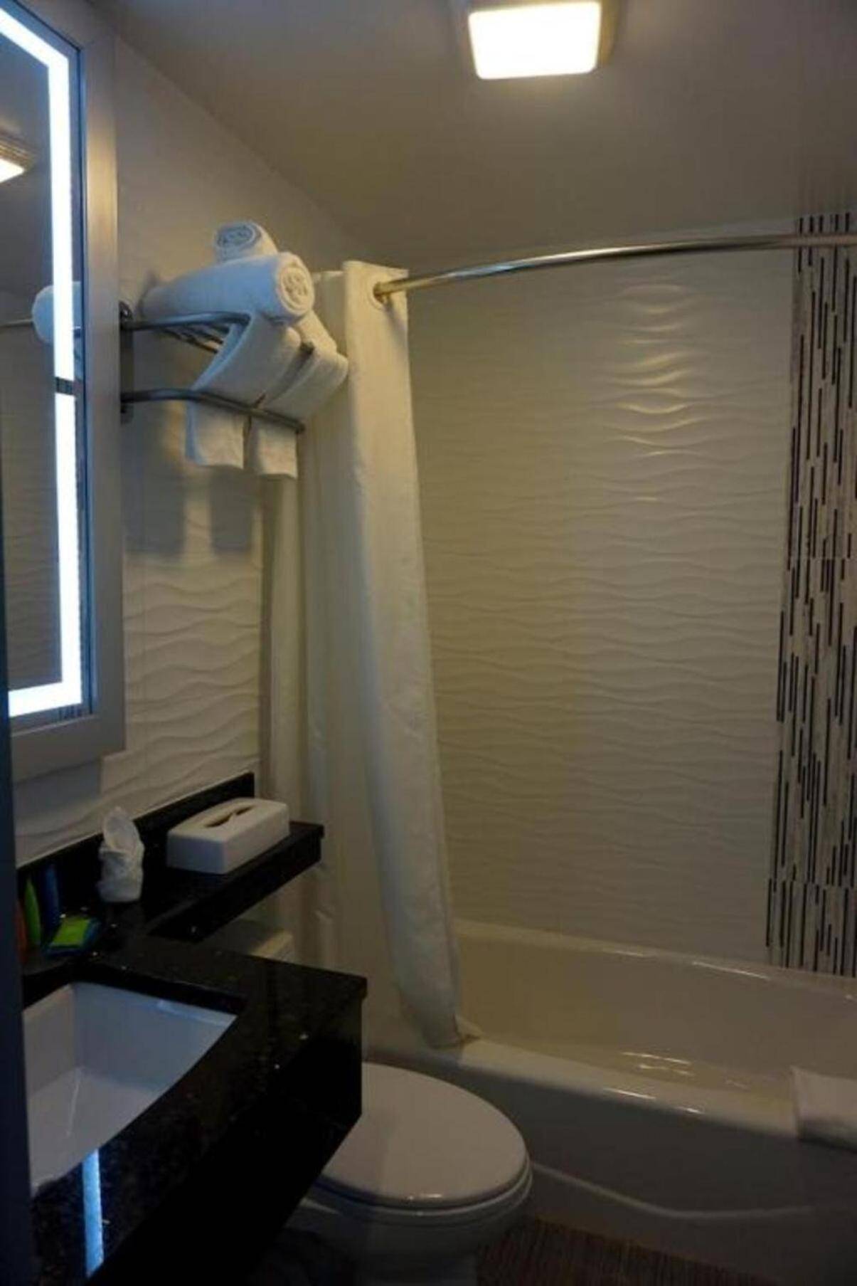 Umbrella Hotel Bronx