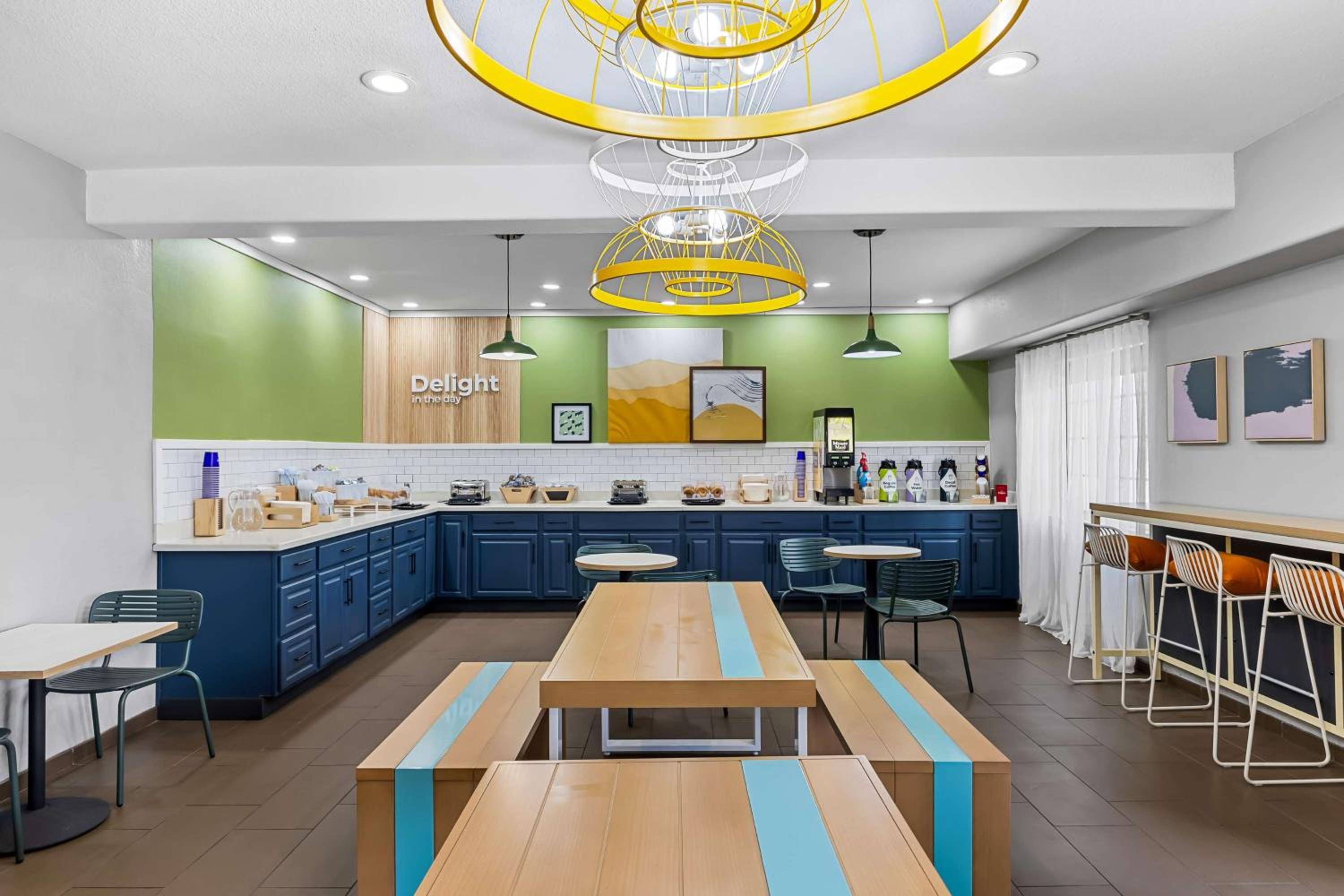 Spark by Hilton Glendale Peoria Phoenix North