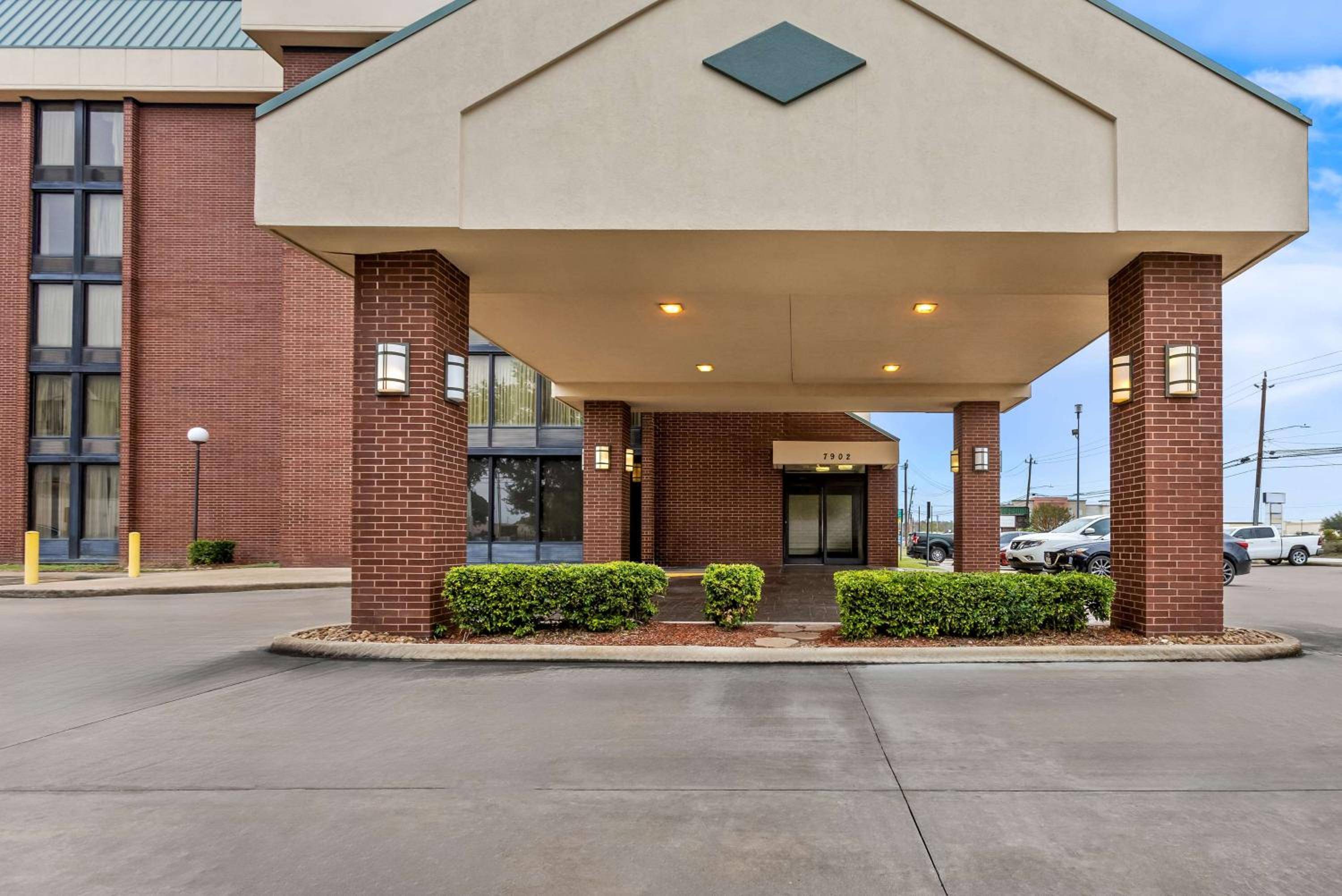 Sonesta Essential Houston Hobby Airport