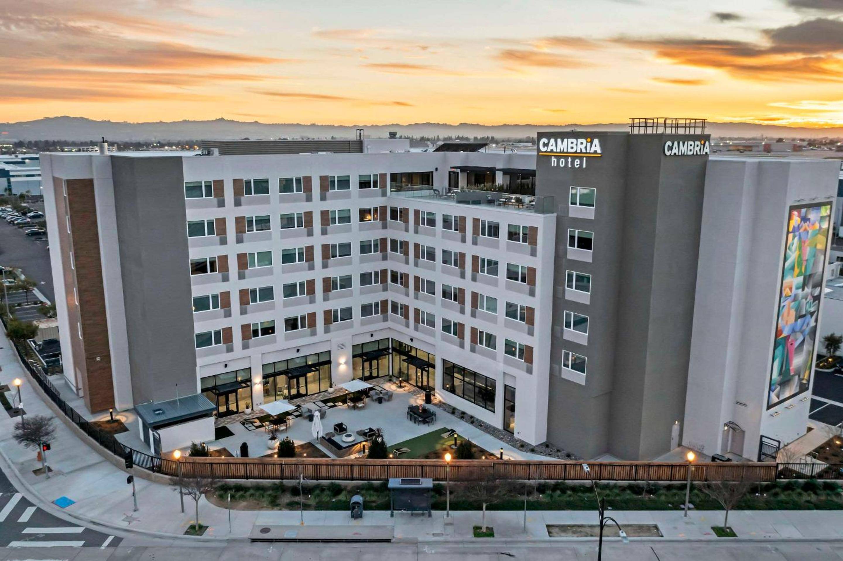 Cambria Hotel Burbank Airport