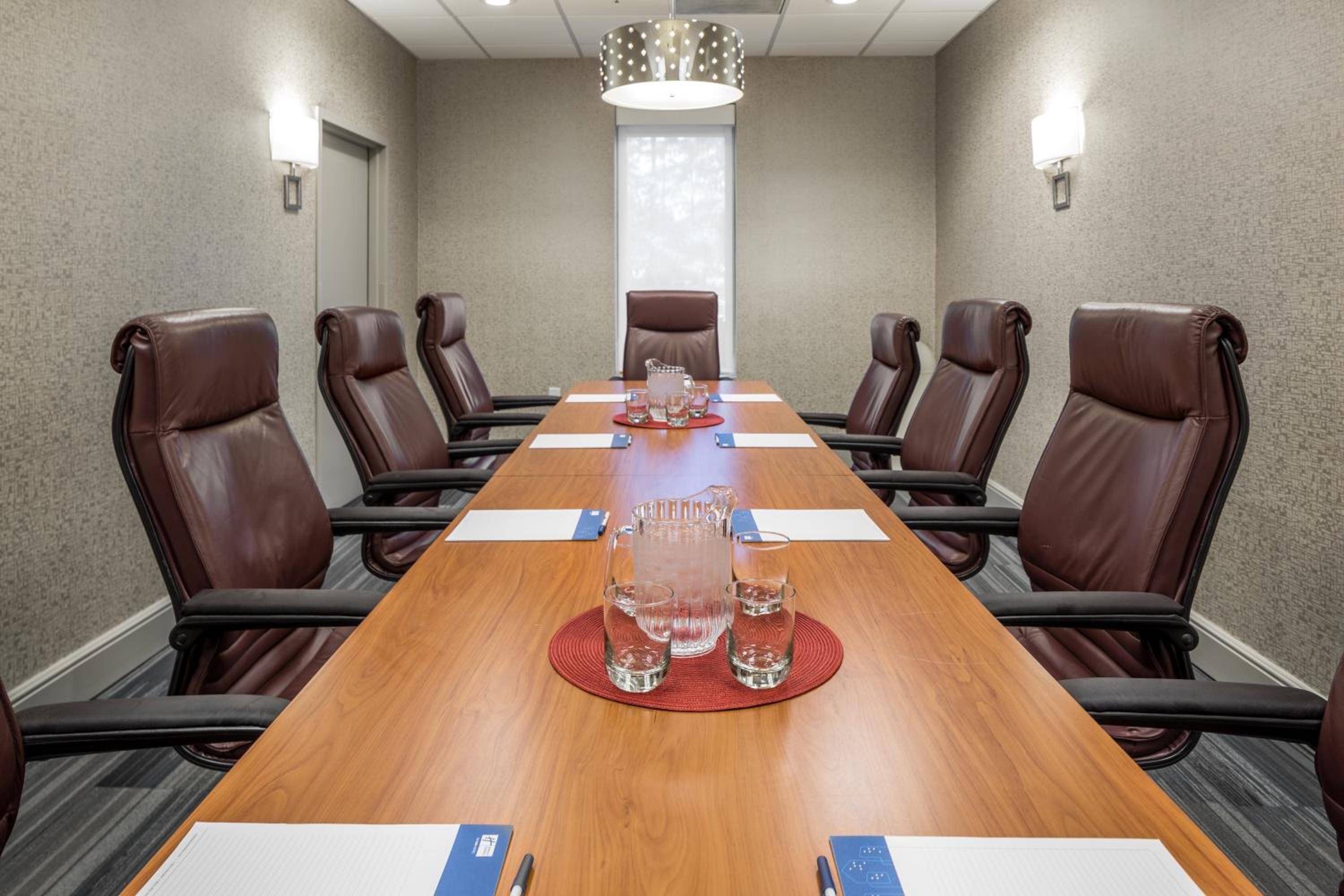 Holiday Inn Express Atlanta Airport-College Park by IHG