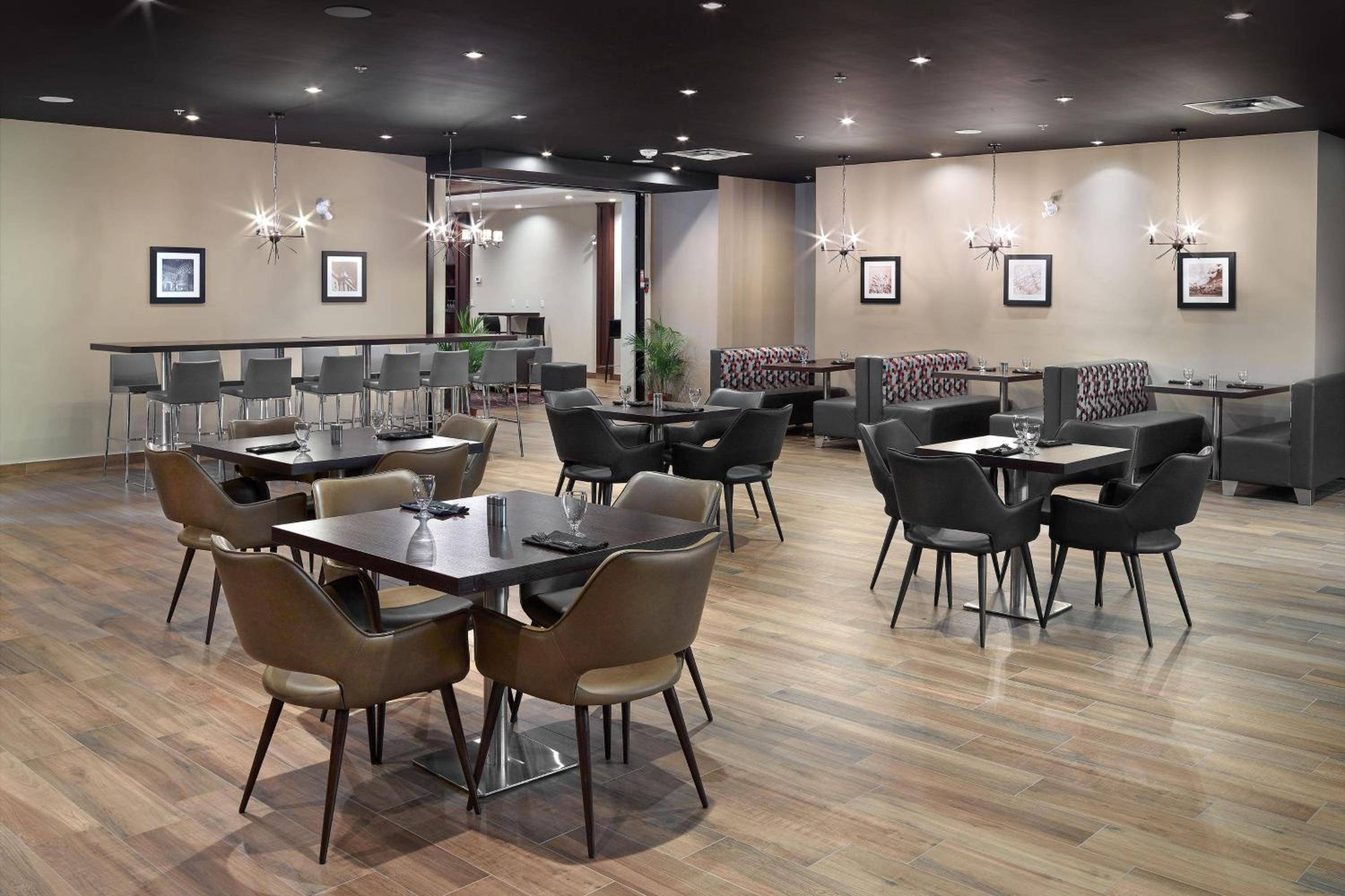 Four Points by Sheraton Edmonton West