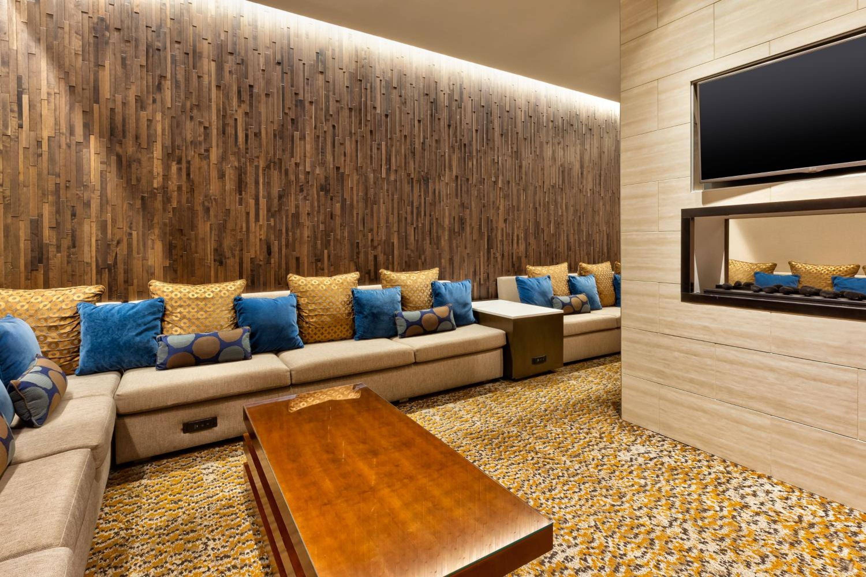 Crowne Plaza Dulles Airport by IHG