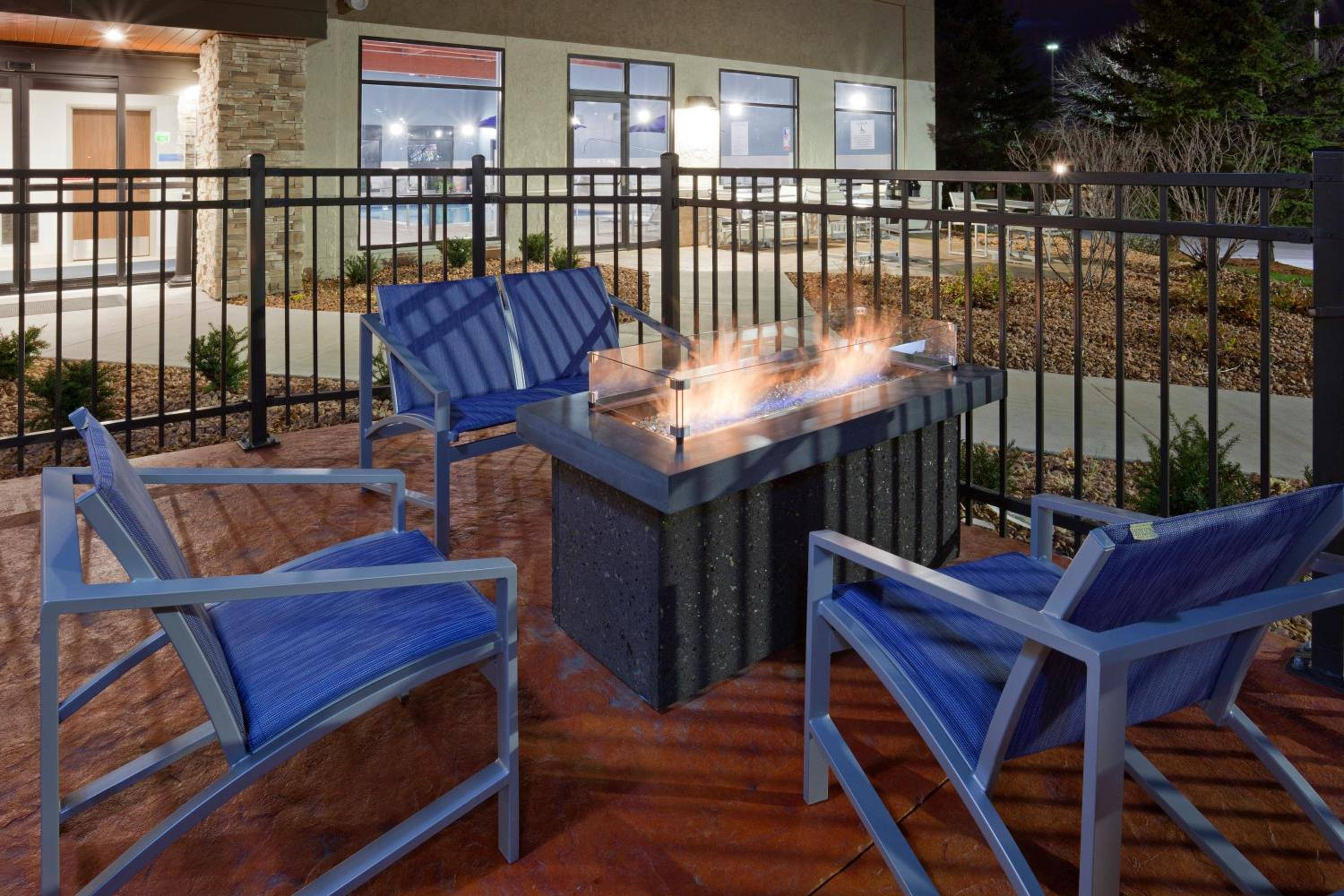 Holiday Inn Express & Suites Minneapolis (Golden Valley)