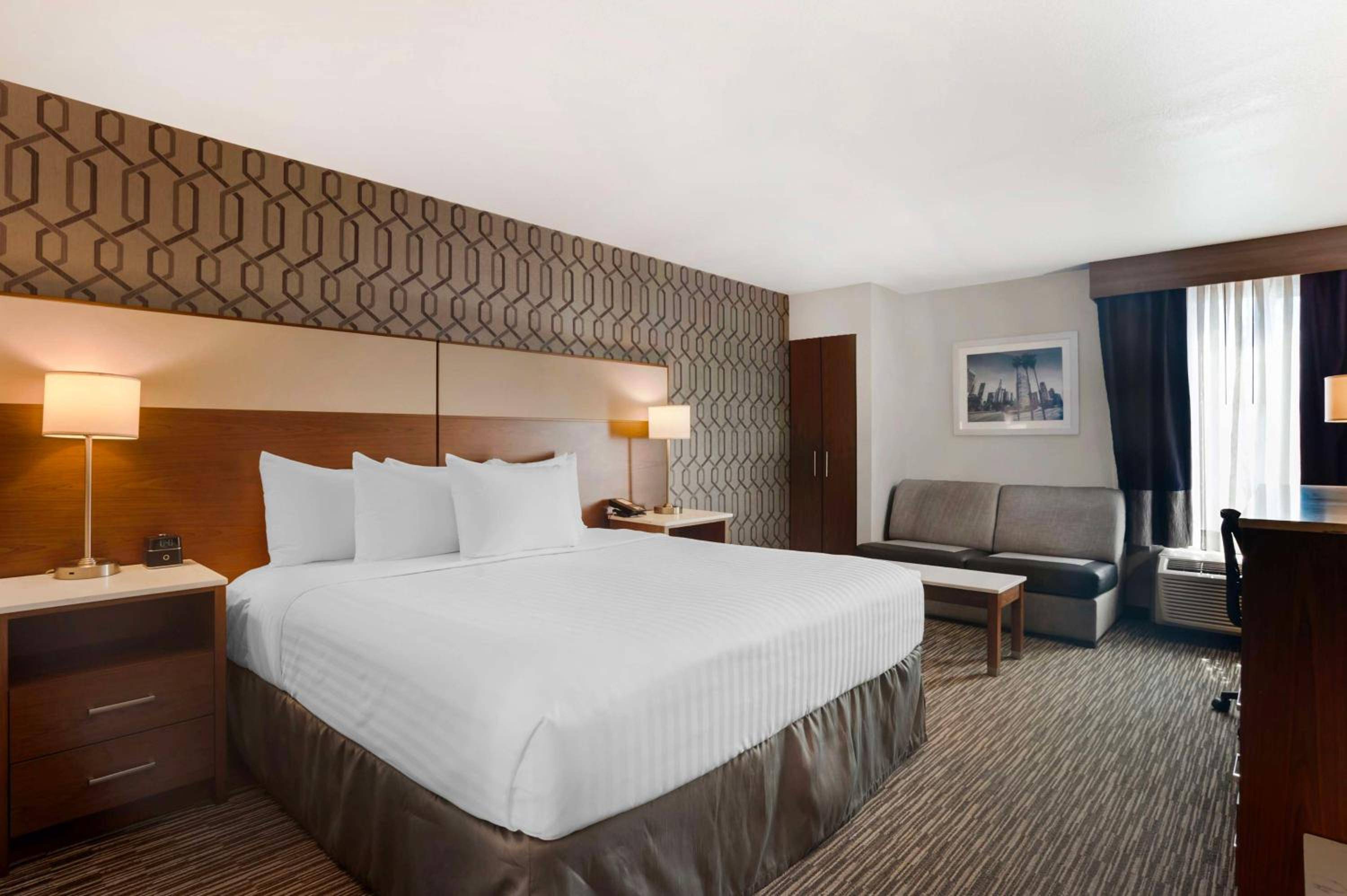 Best Western Plus Commerce Hotel