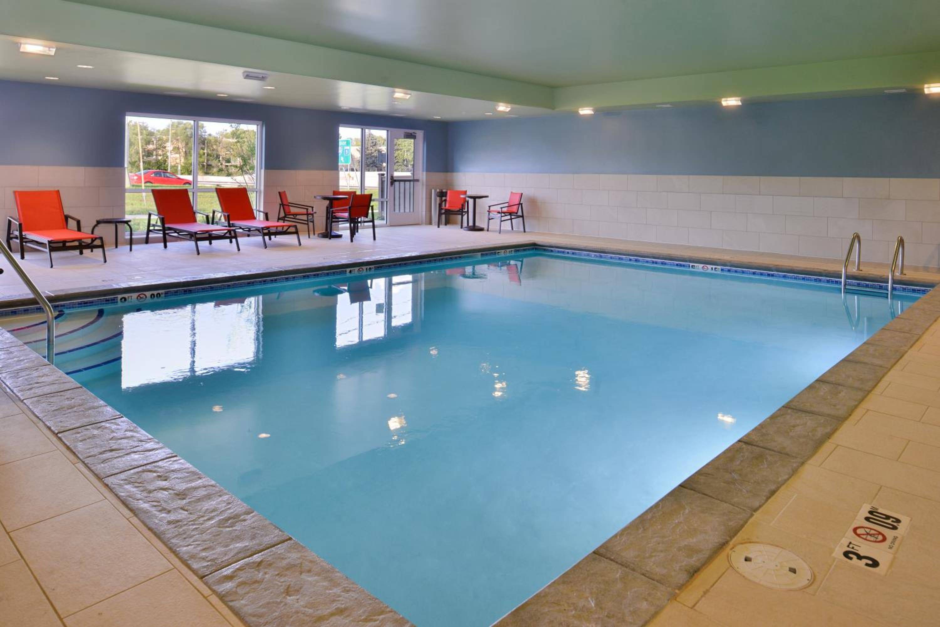 Holiday Inn Express & Suites - Mall of America - MSP Airport