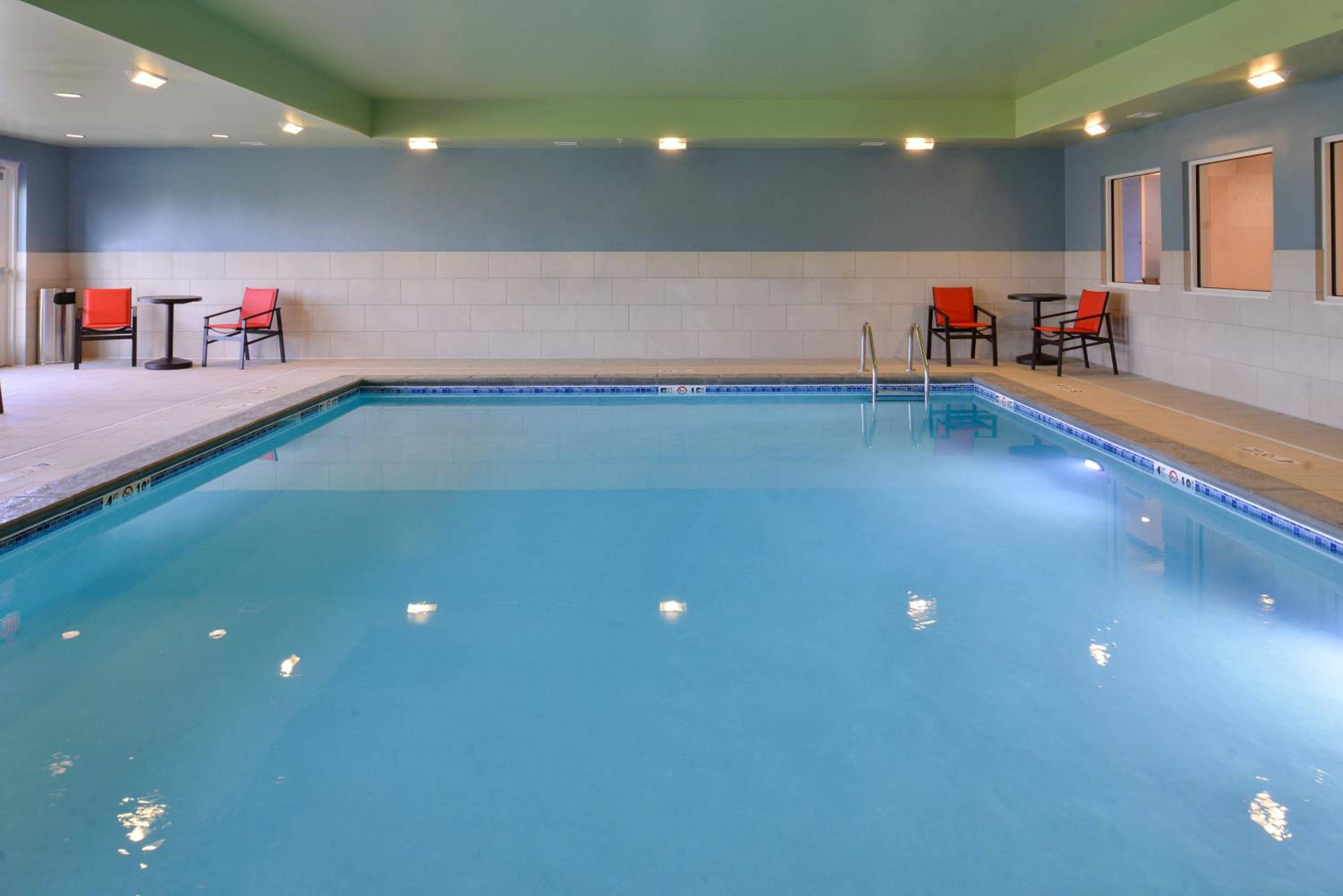 Holiday Inn Express & Suites - Mall of America - MSP Airport