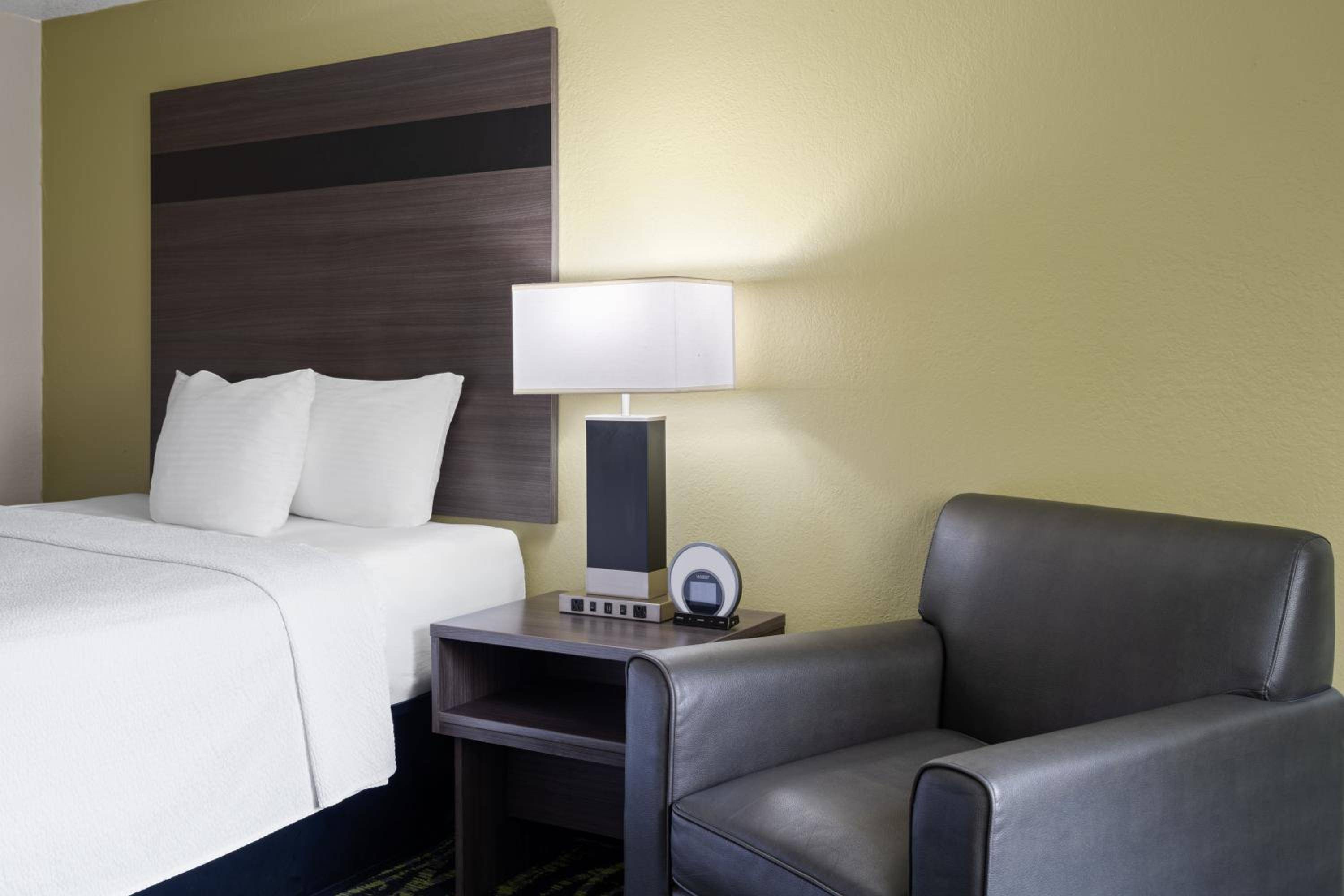 Baymont by Wyndham Liberty MO