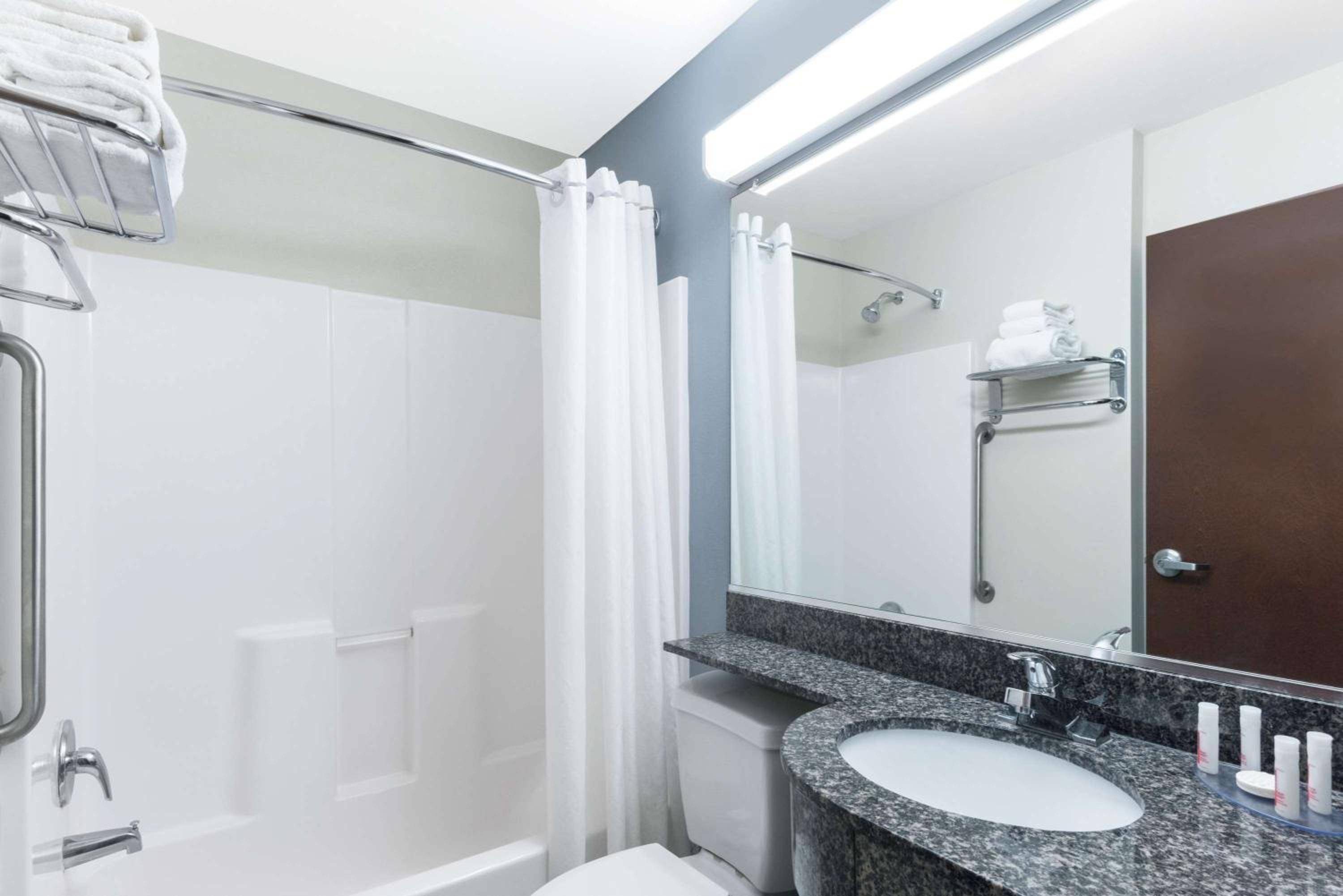 Microtel Inn & Suites by Wyndham Baton Rouge Airport