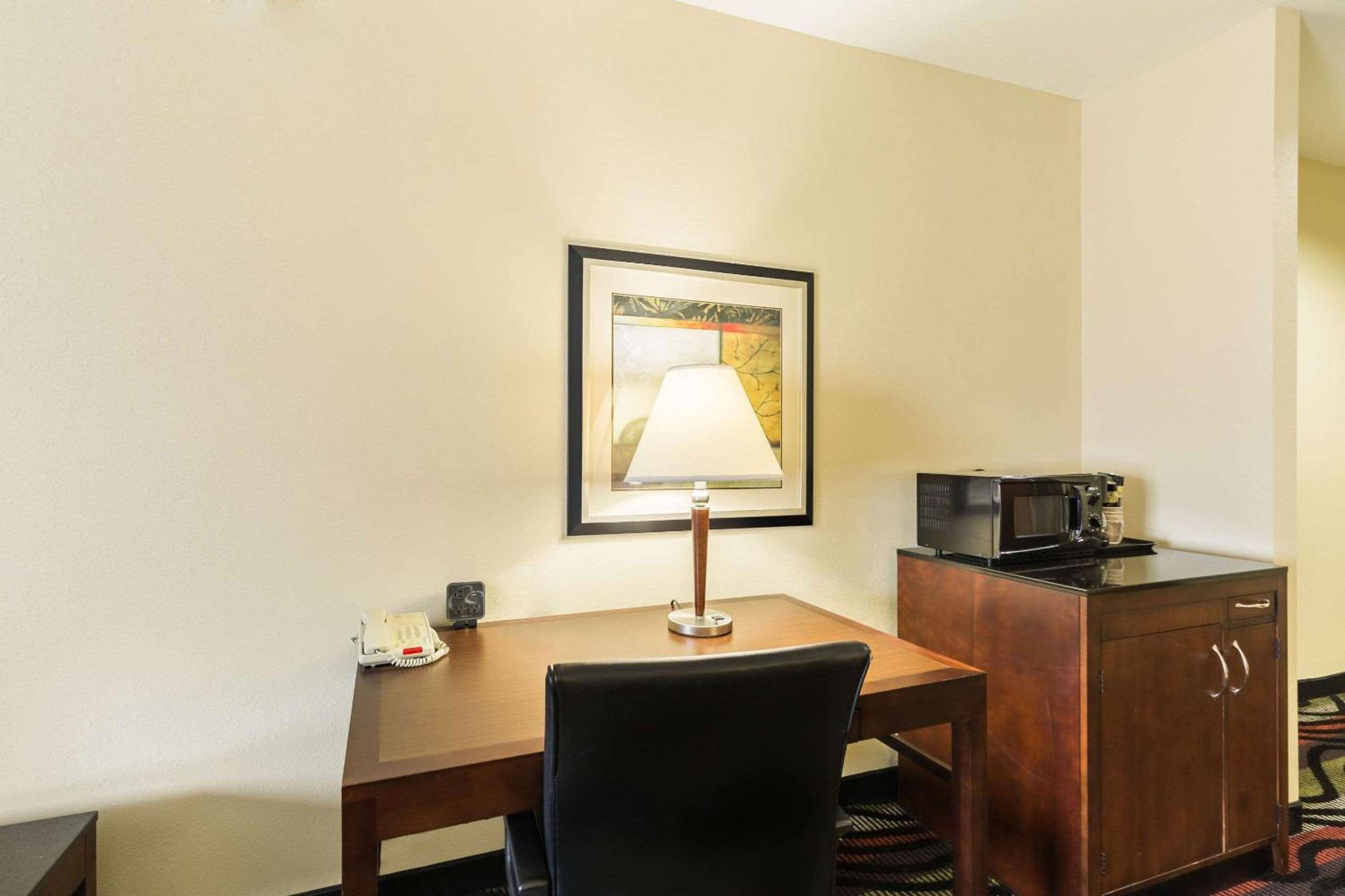 Comfort Suites Beaumont I - 10