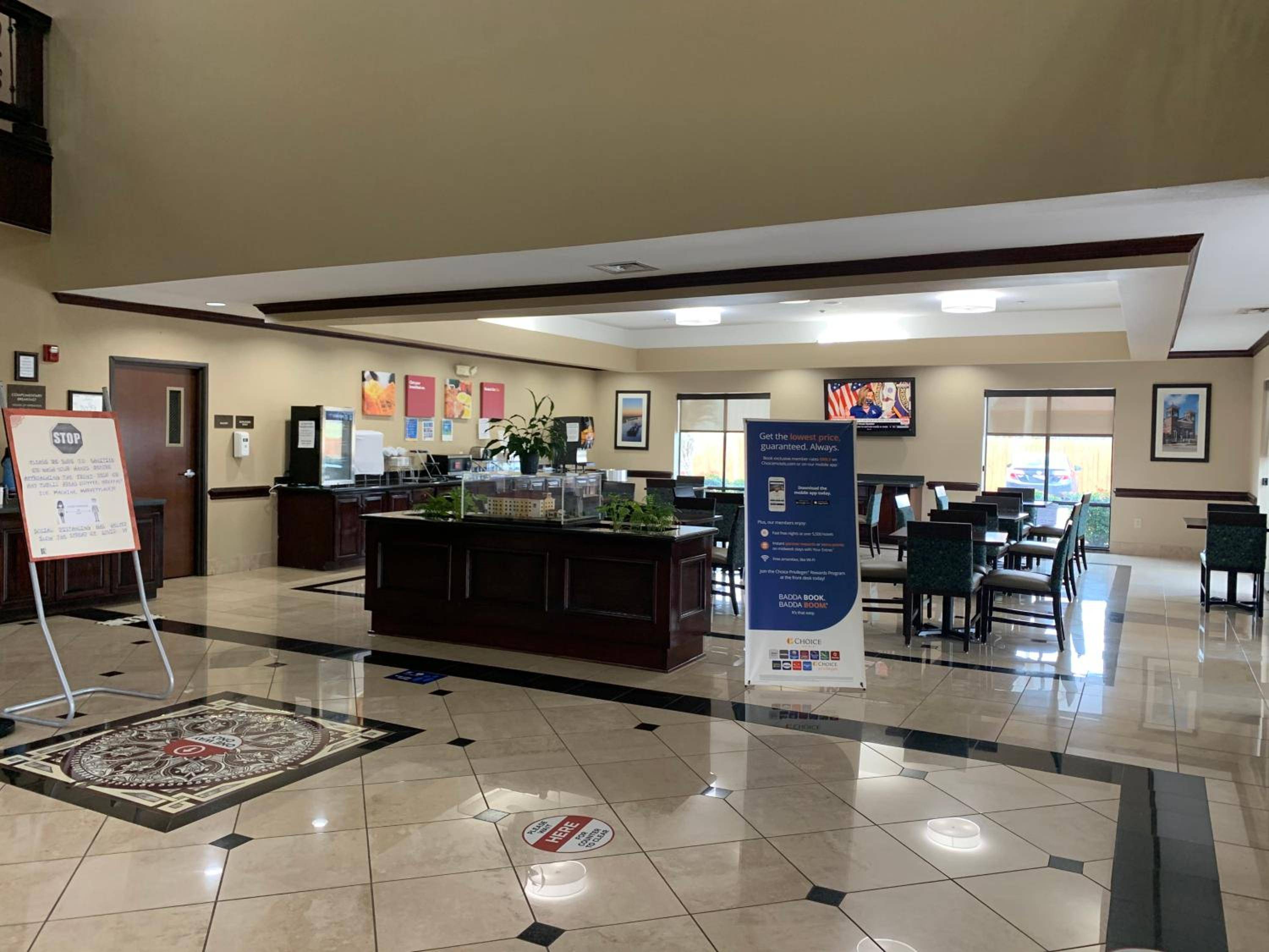 Comfort Suites Beaumont I - 10