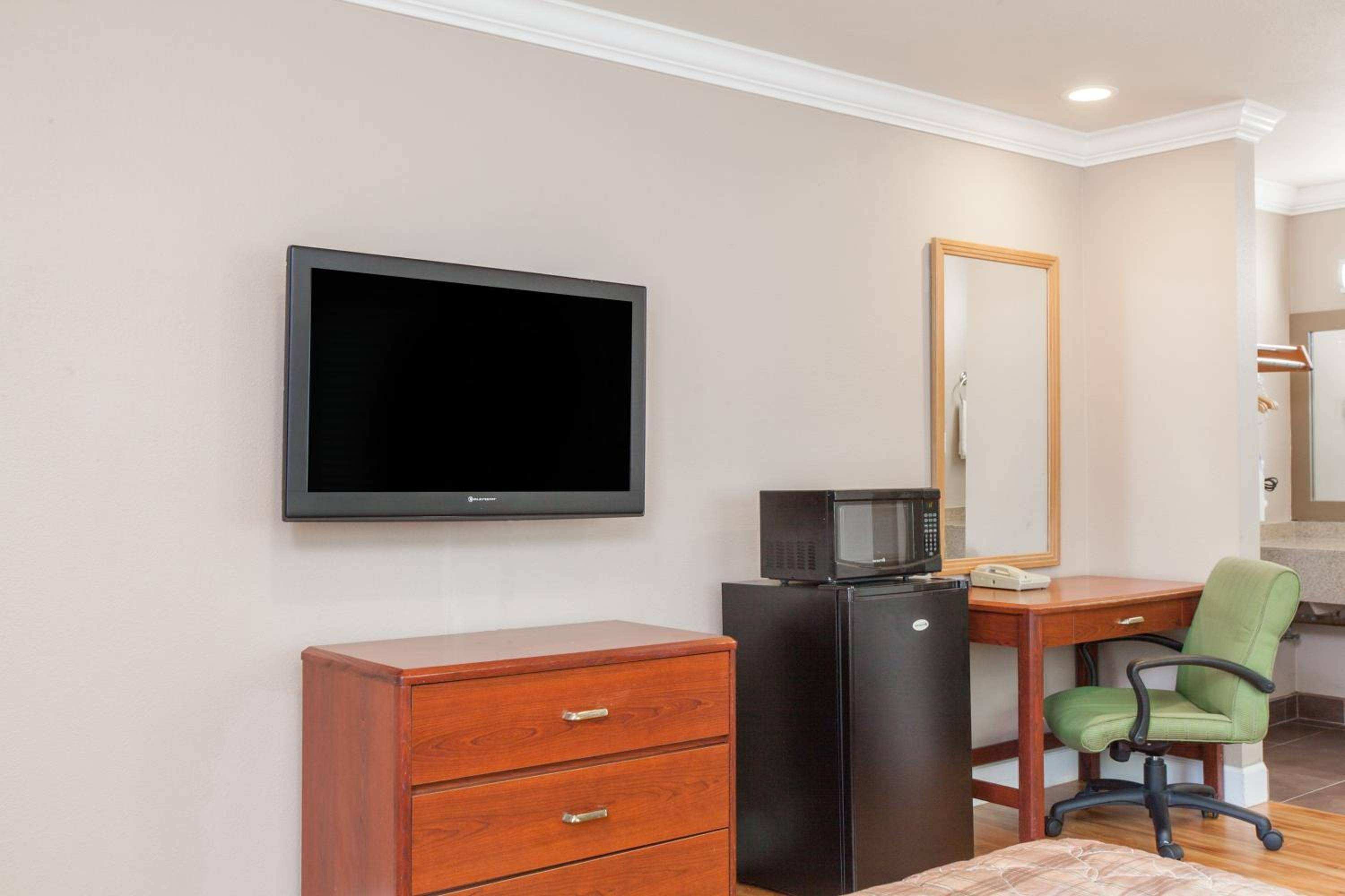 Days Inn by Wyndham San Francisco S/Oyster Point Airport