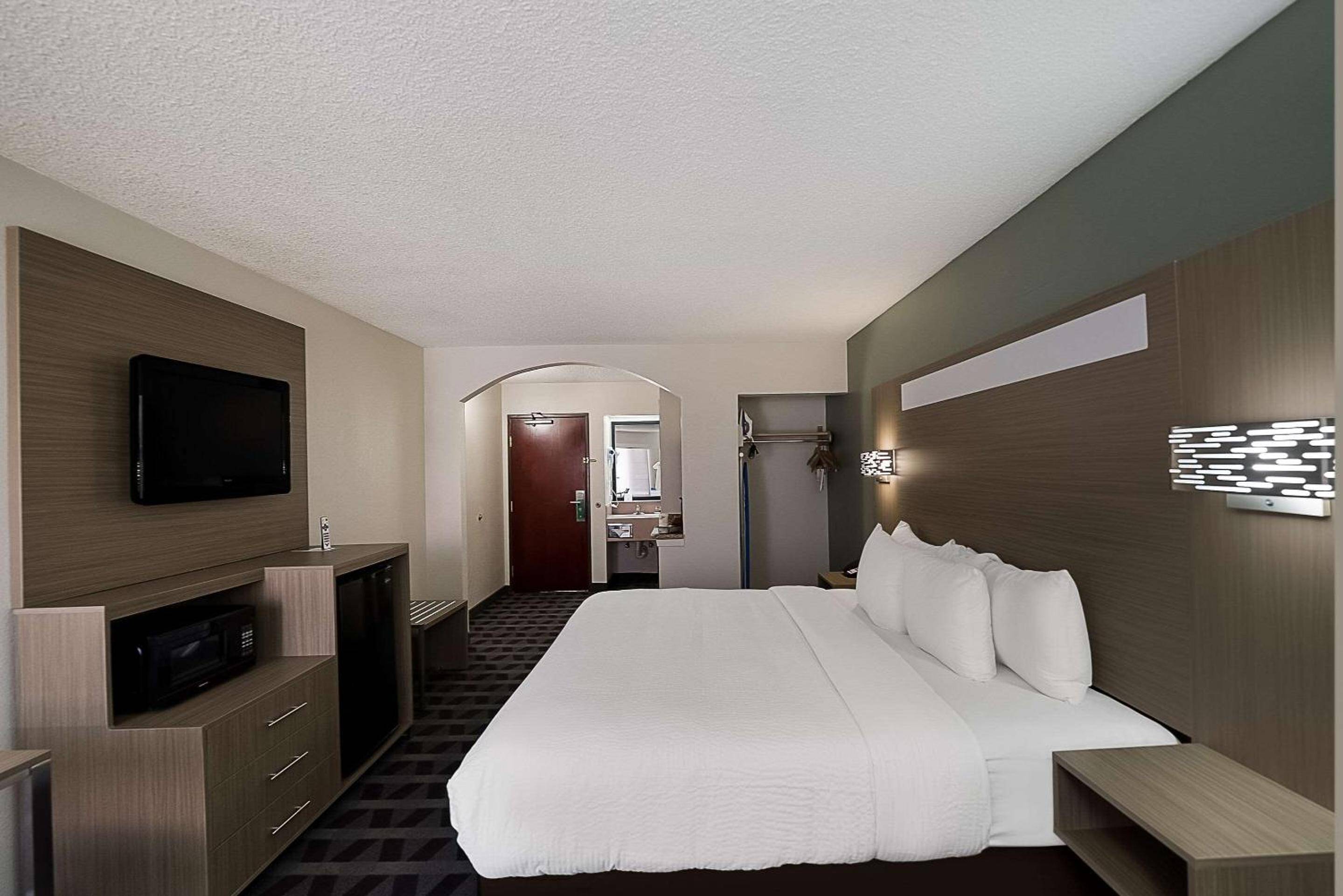 Quality Inn & Suites Irving DFW Airport South