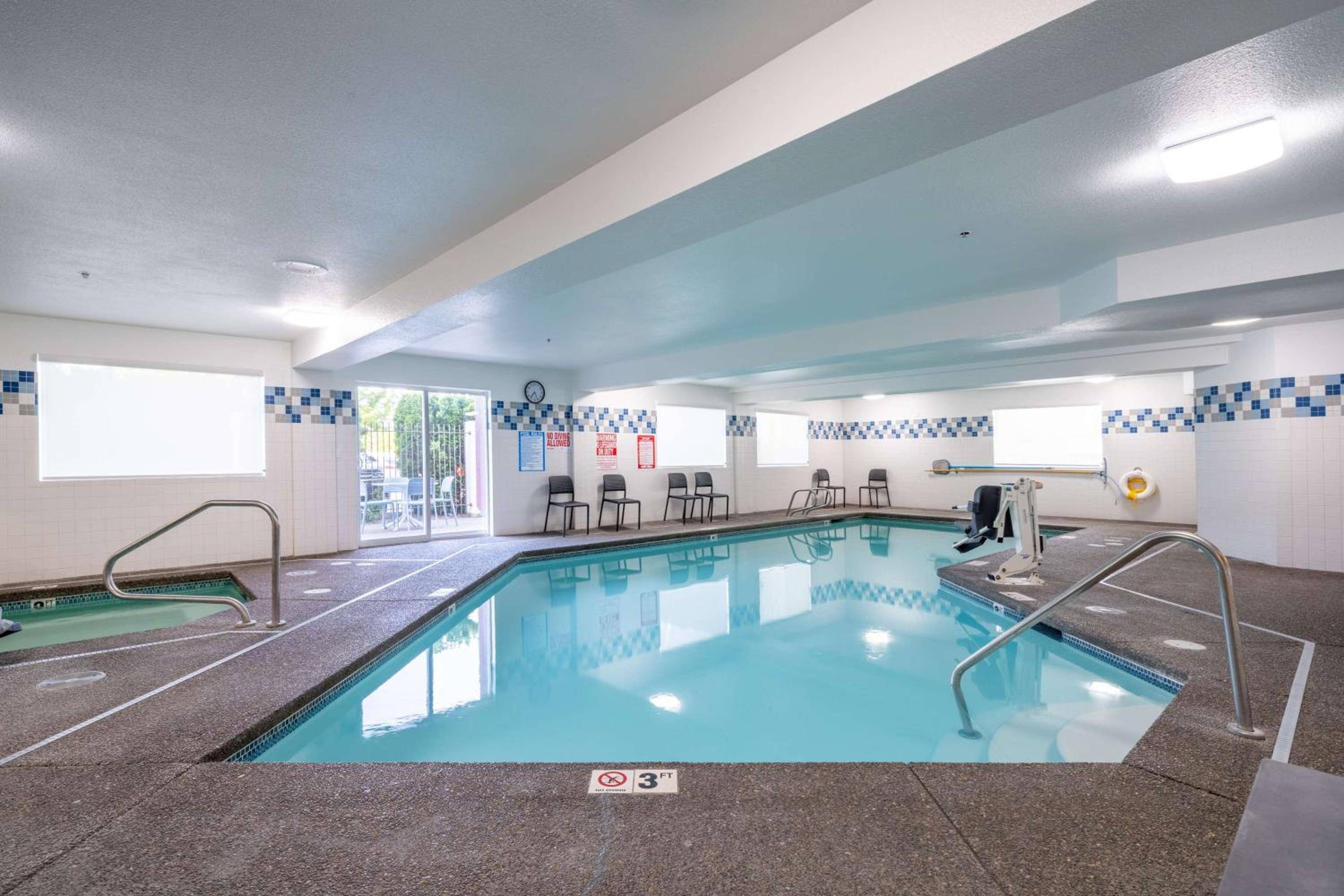 Best Western LAKE OSWEGO/PORTLAND HOTEL & SUITES