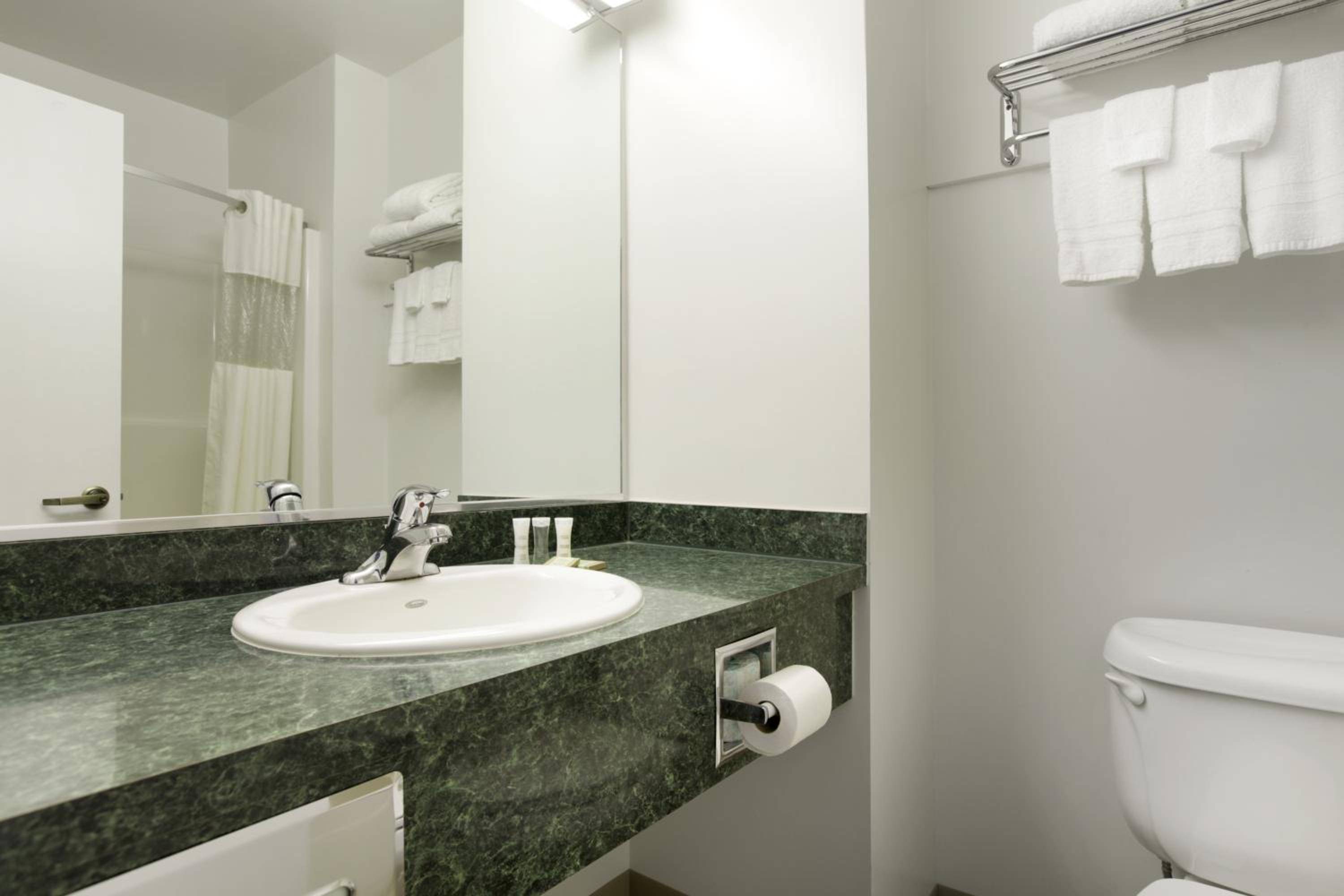Super 8 by Wyndham Central Pt Medford