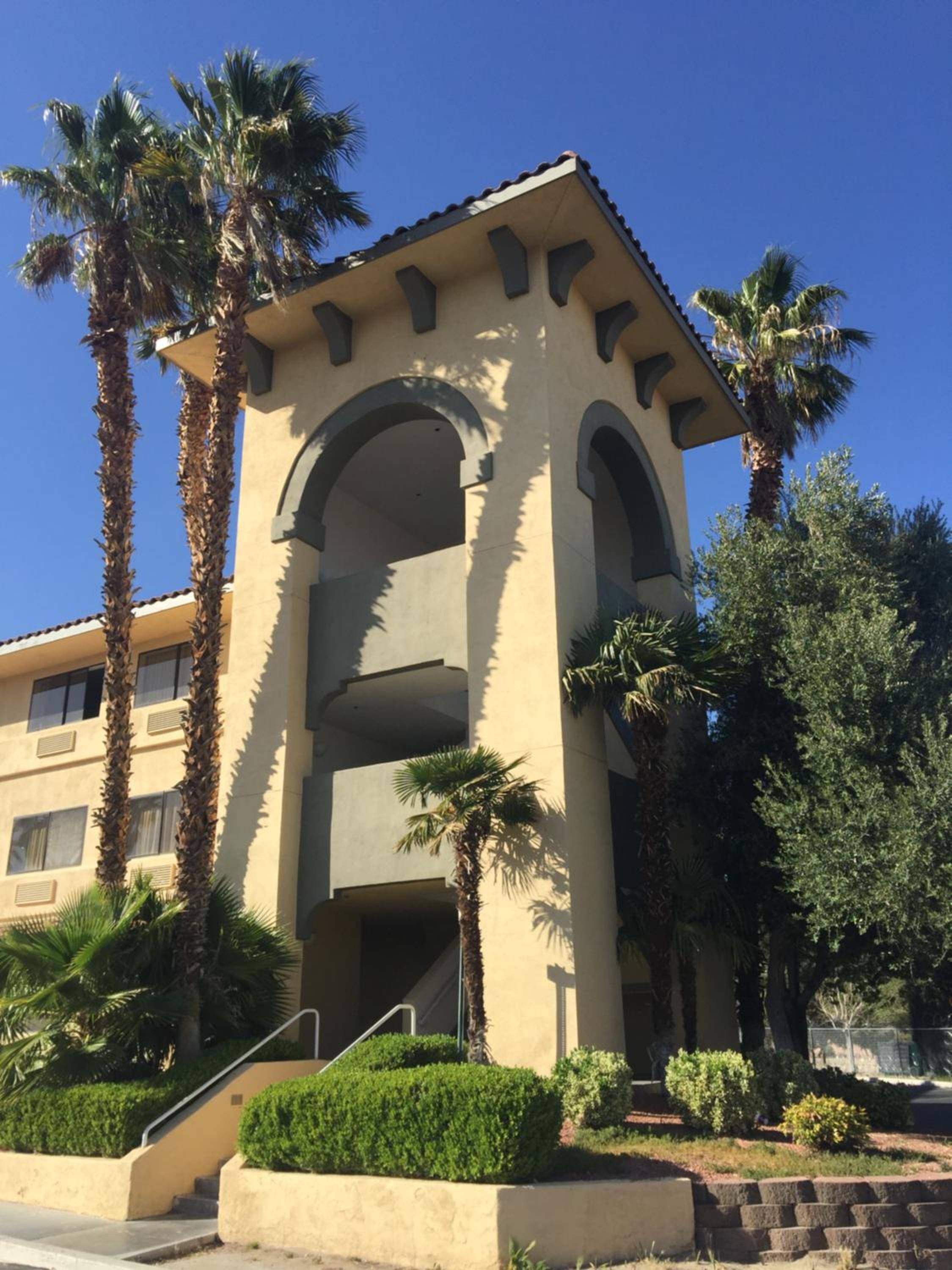 Ramada by Wyndham Barstow