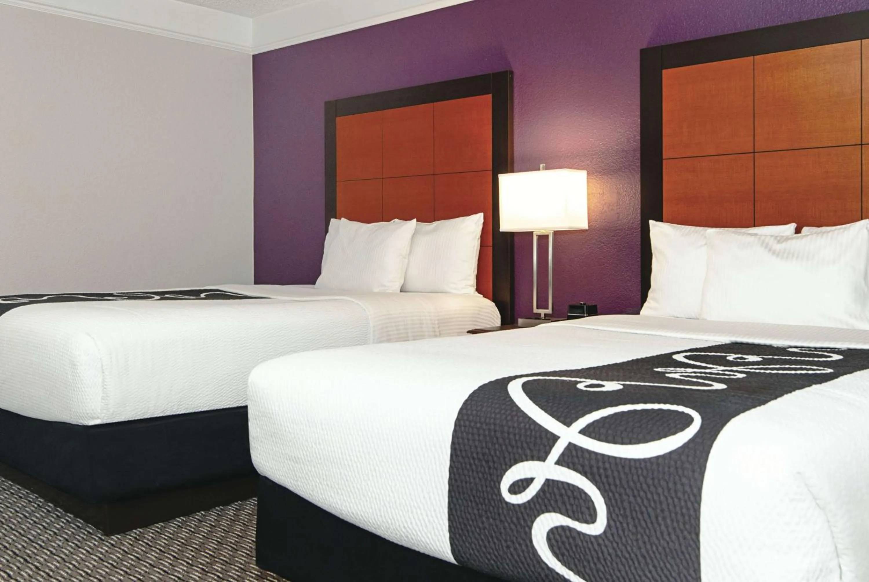 La Quinta Inn & Suites by Wyndham Ontario Airport