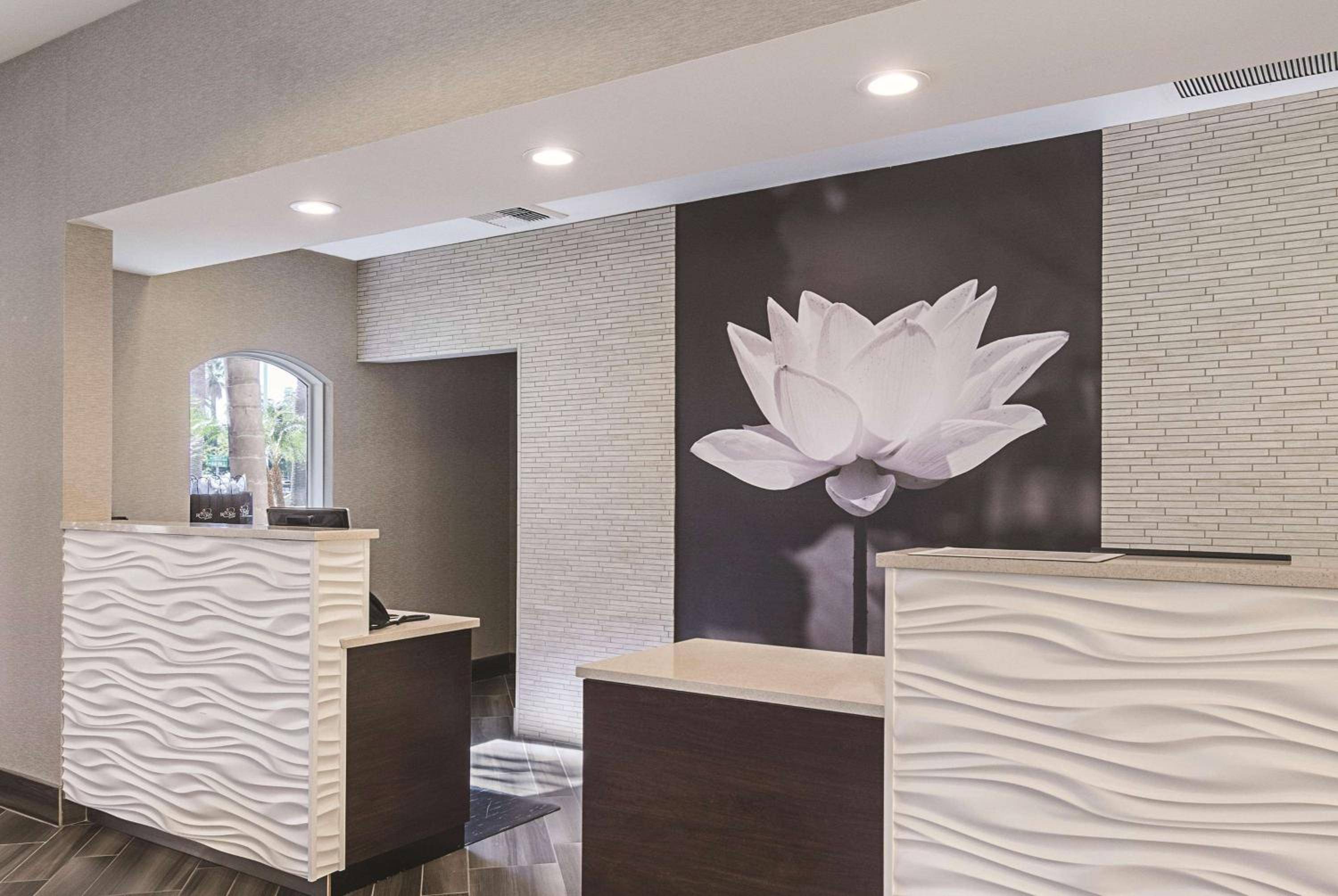 La Quinta Inn & Suites by Wyndham Ontario Airport