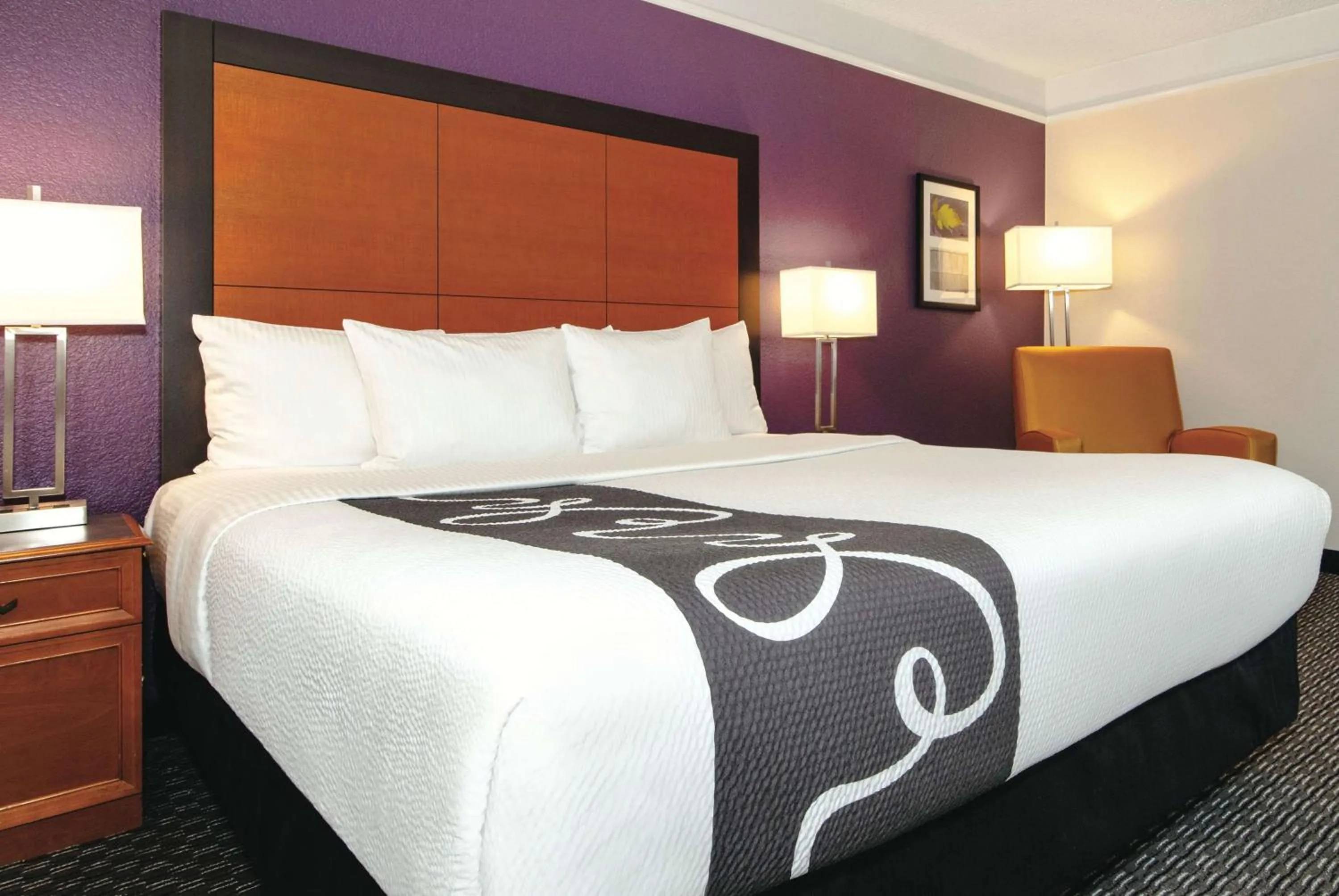 La Quinta Inn & Suites by Wyndham Ontario Airport