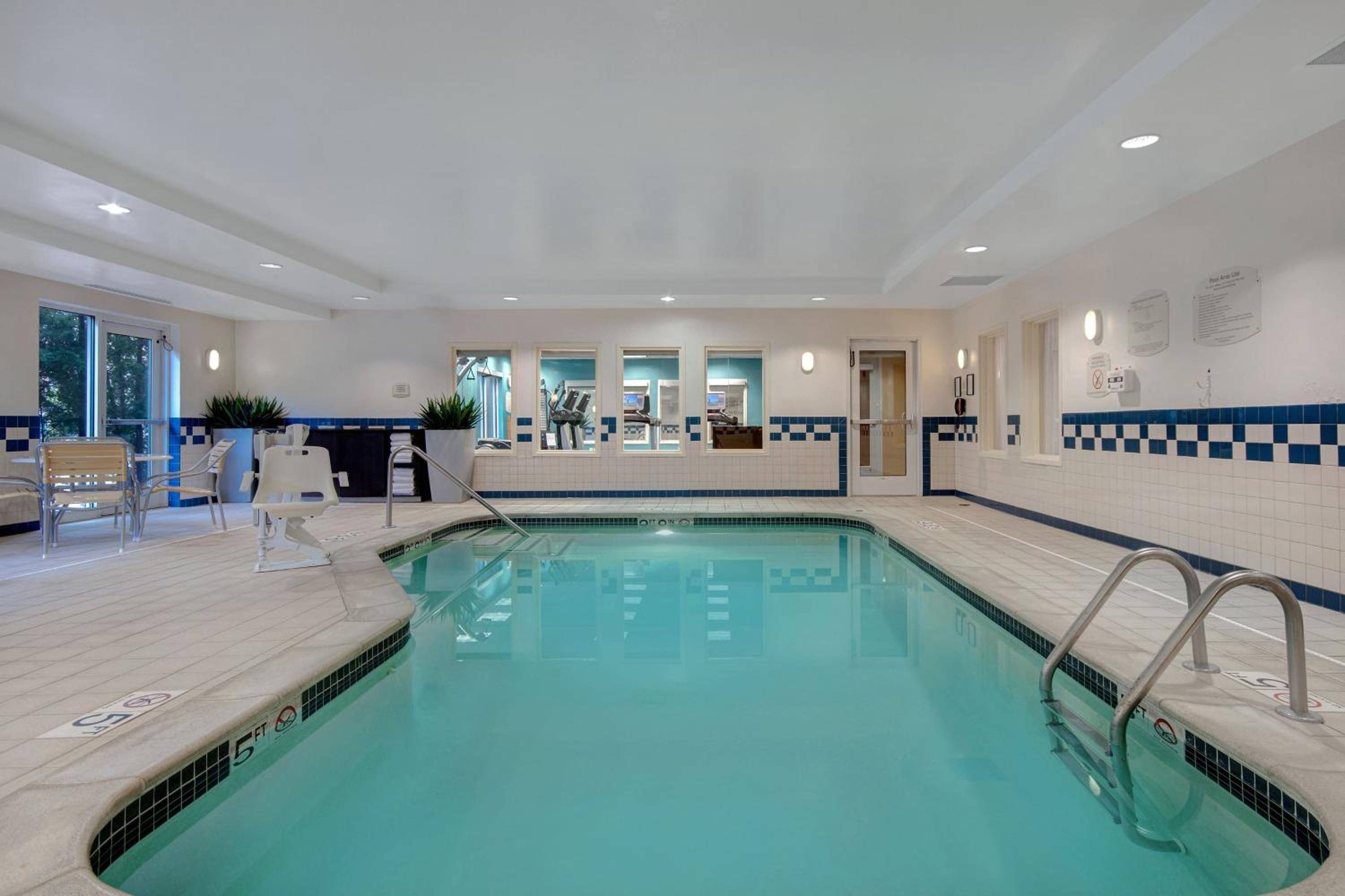 Fairfield Inn & Suites by Marriott Detroit Metro Airport Romulus
