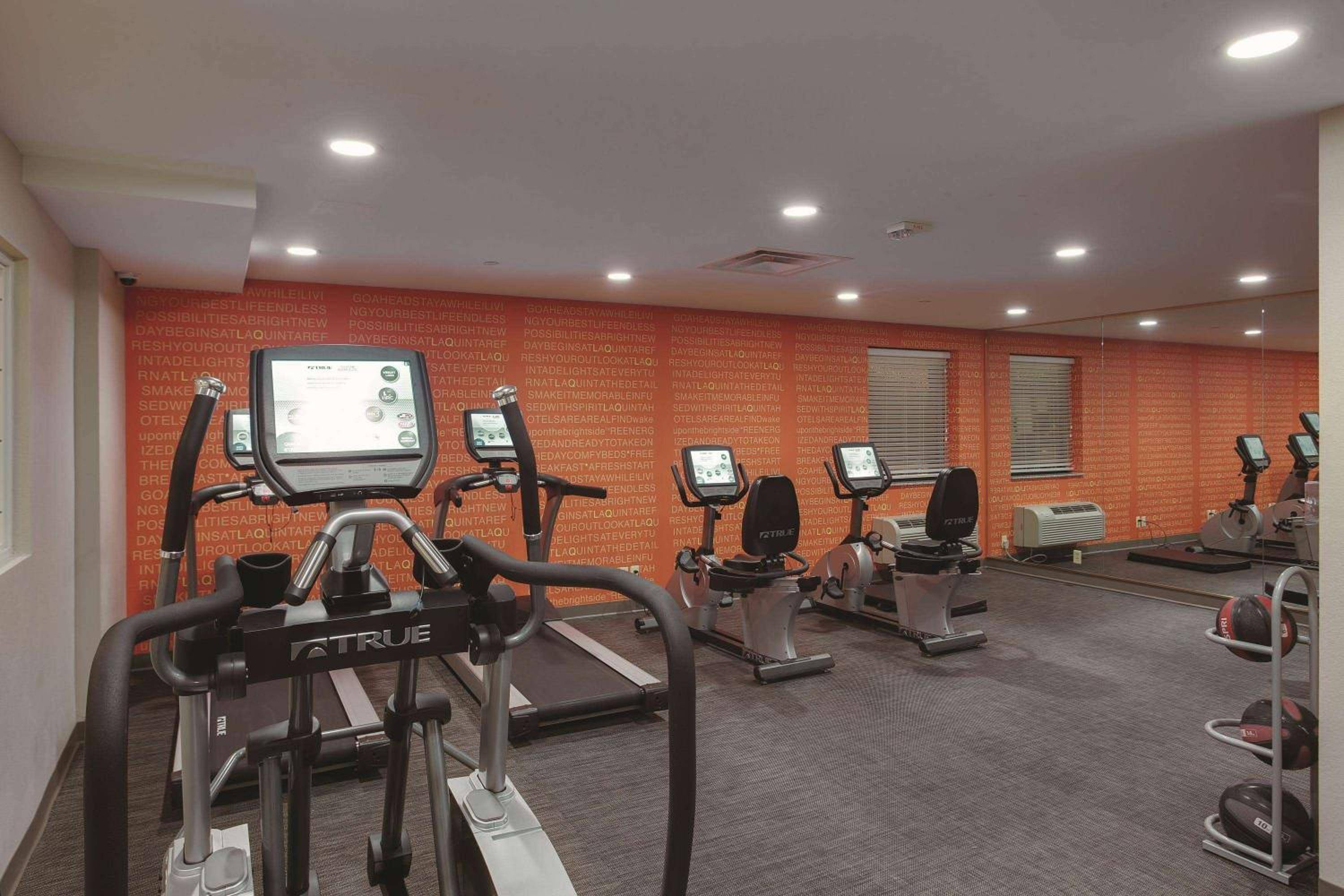 La Quinta Inn & Suites by Wyndham Detroit Metro Airport