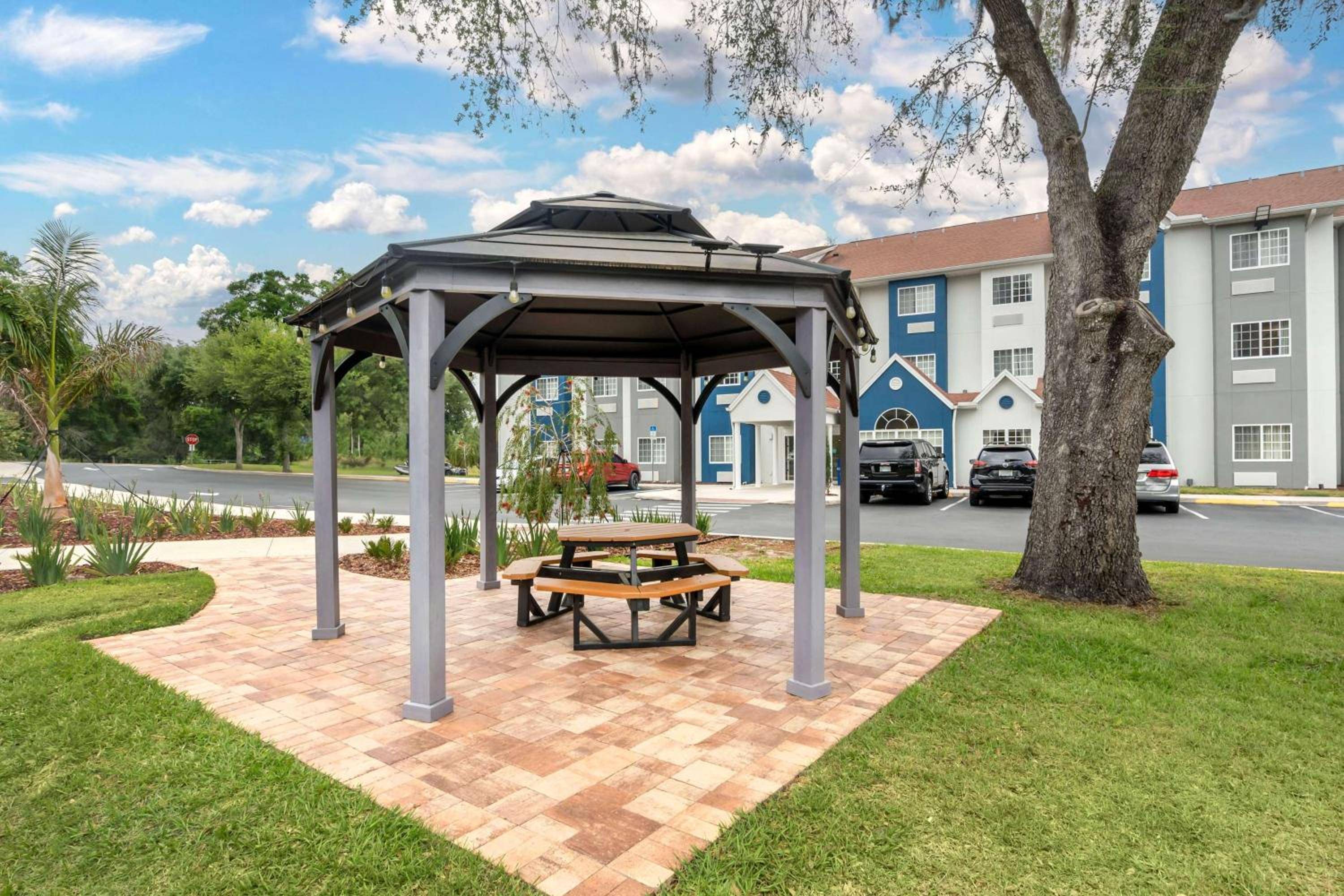 Microtel Inn & Suites by Wyndham Brooksville