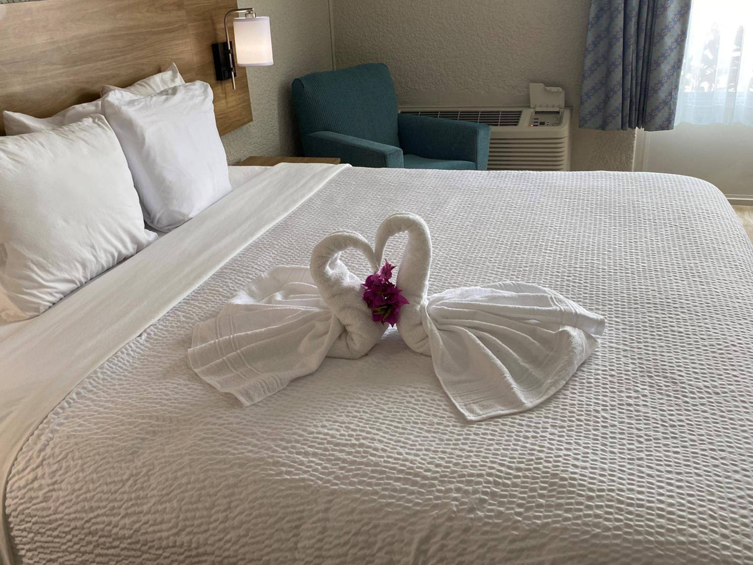 Days Inn & Suites by Wyndham Fort Pierce Midtown