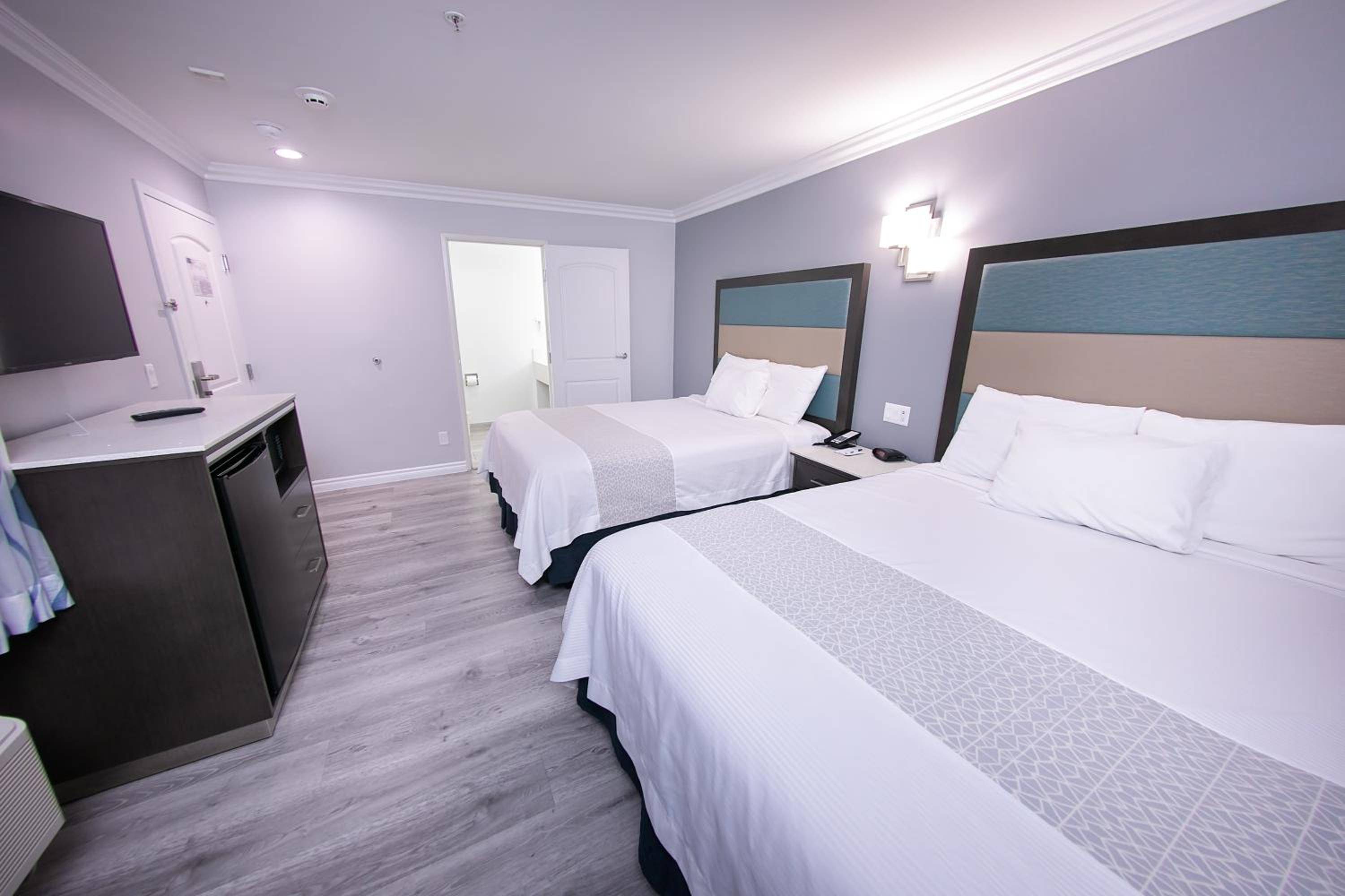 Travelodge Inn & Suites by Wyndham West Covina