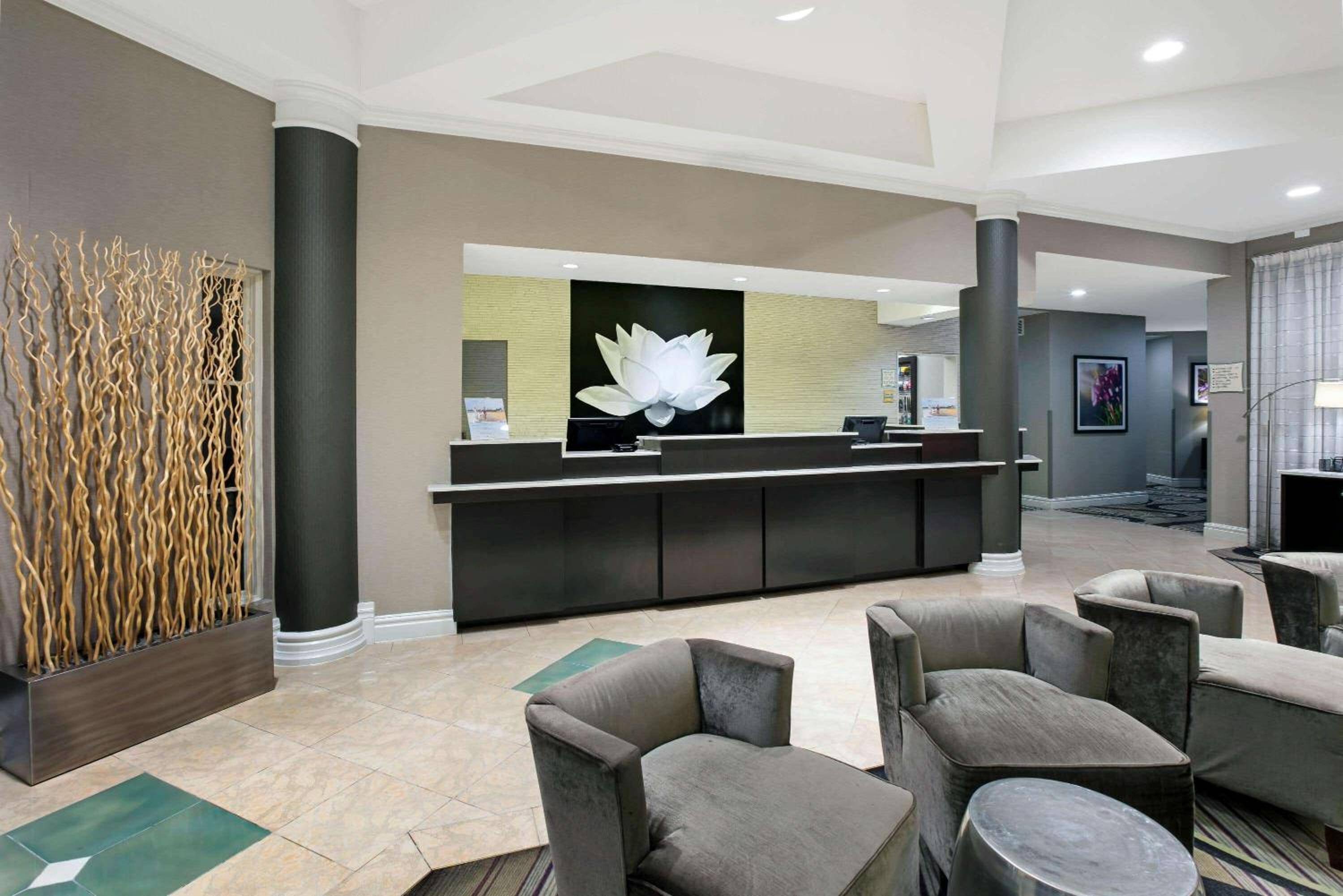 LaQuinta By Wyndham Dallas Arlington South