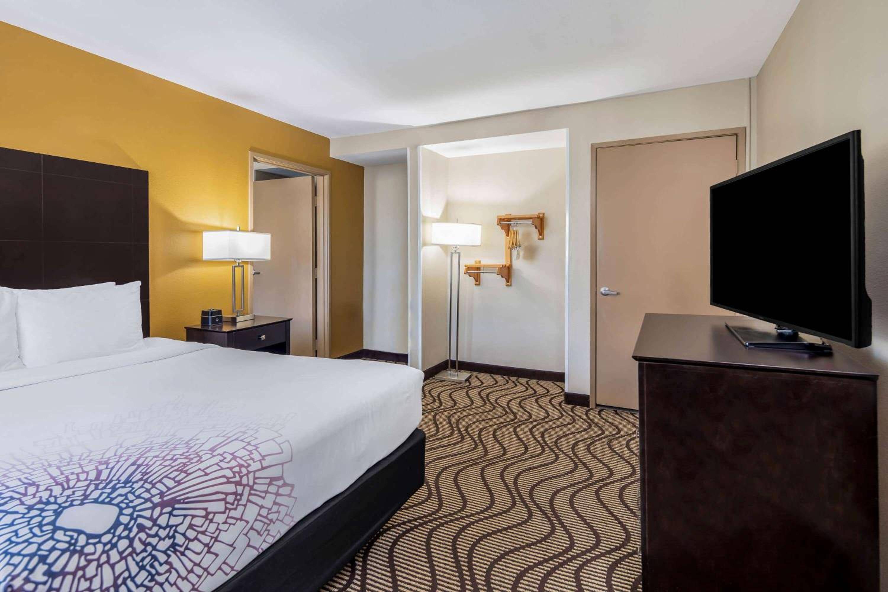 La Quinta Inn & Suites by Wyndham Carlsbad - Legoland Area