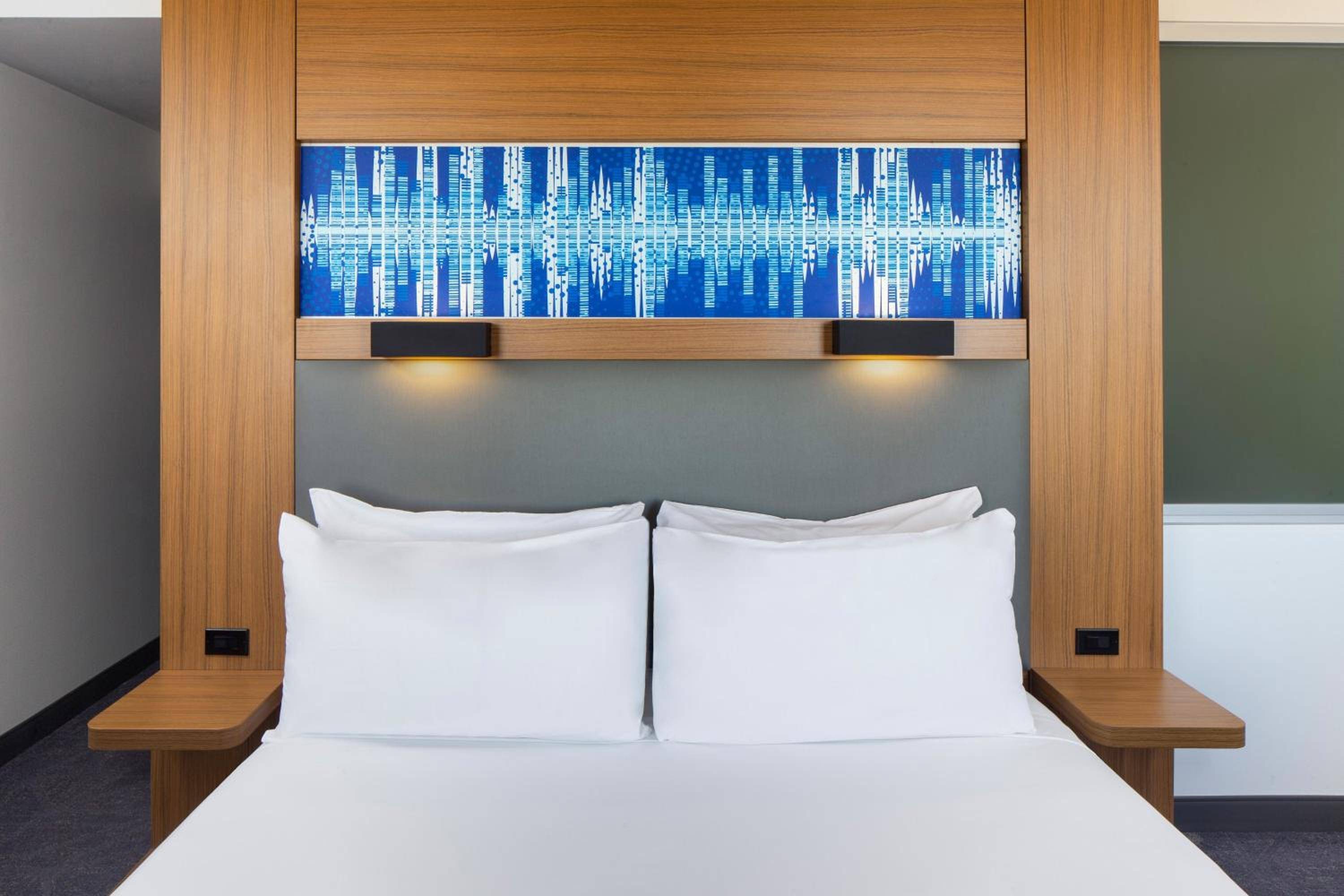 Aloft Tempe