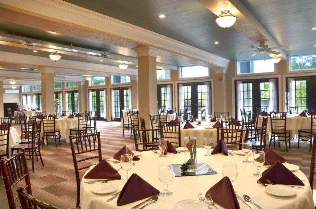 Niagara Crossing Hotel and Spa