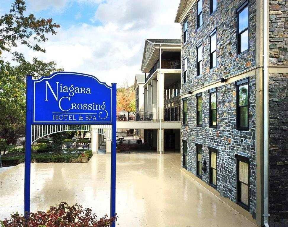 Niagara Crossing Hotel and Spa