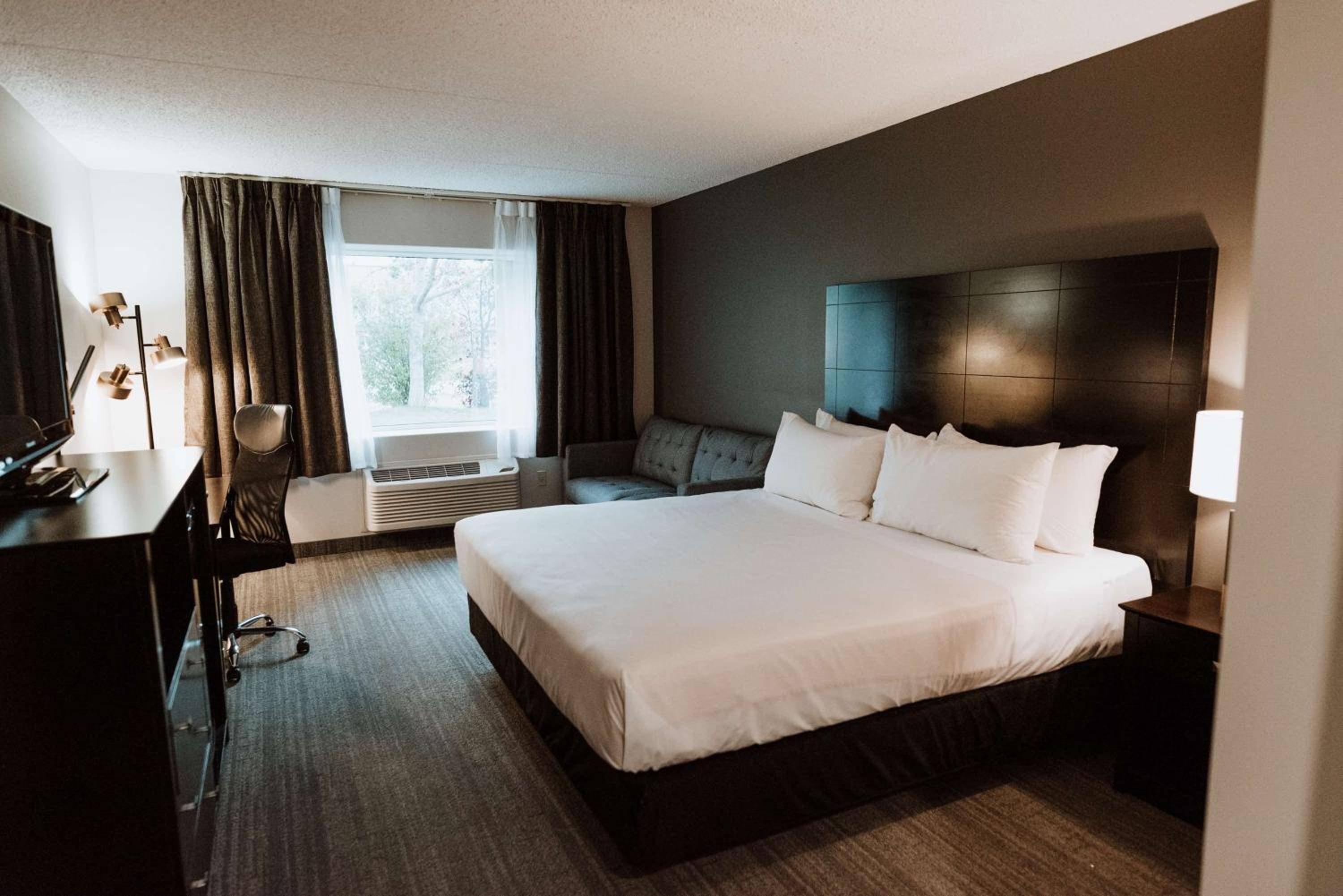 Coast Nisku Inn & Conference Centre