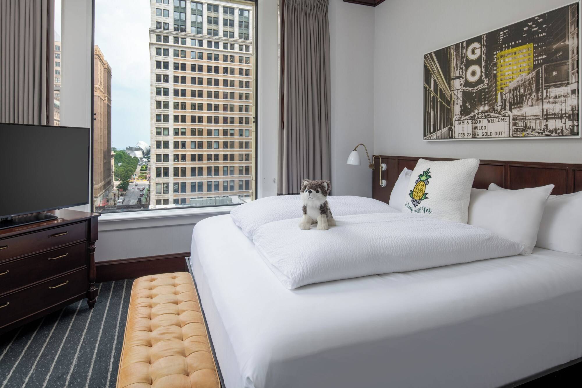 Staypineapple Chicago, An Iconic Hotel, The Loop
