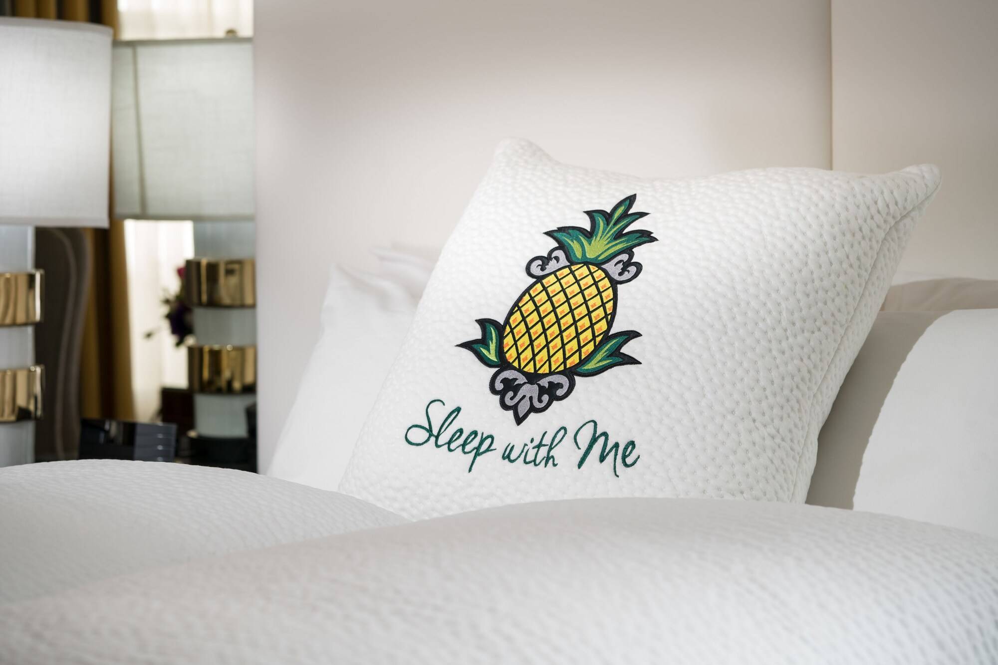 Staypineapple Chicago, An Iconic Hotel, The Loop