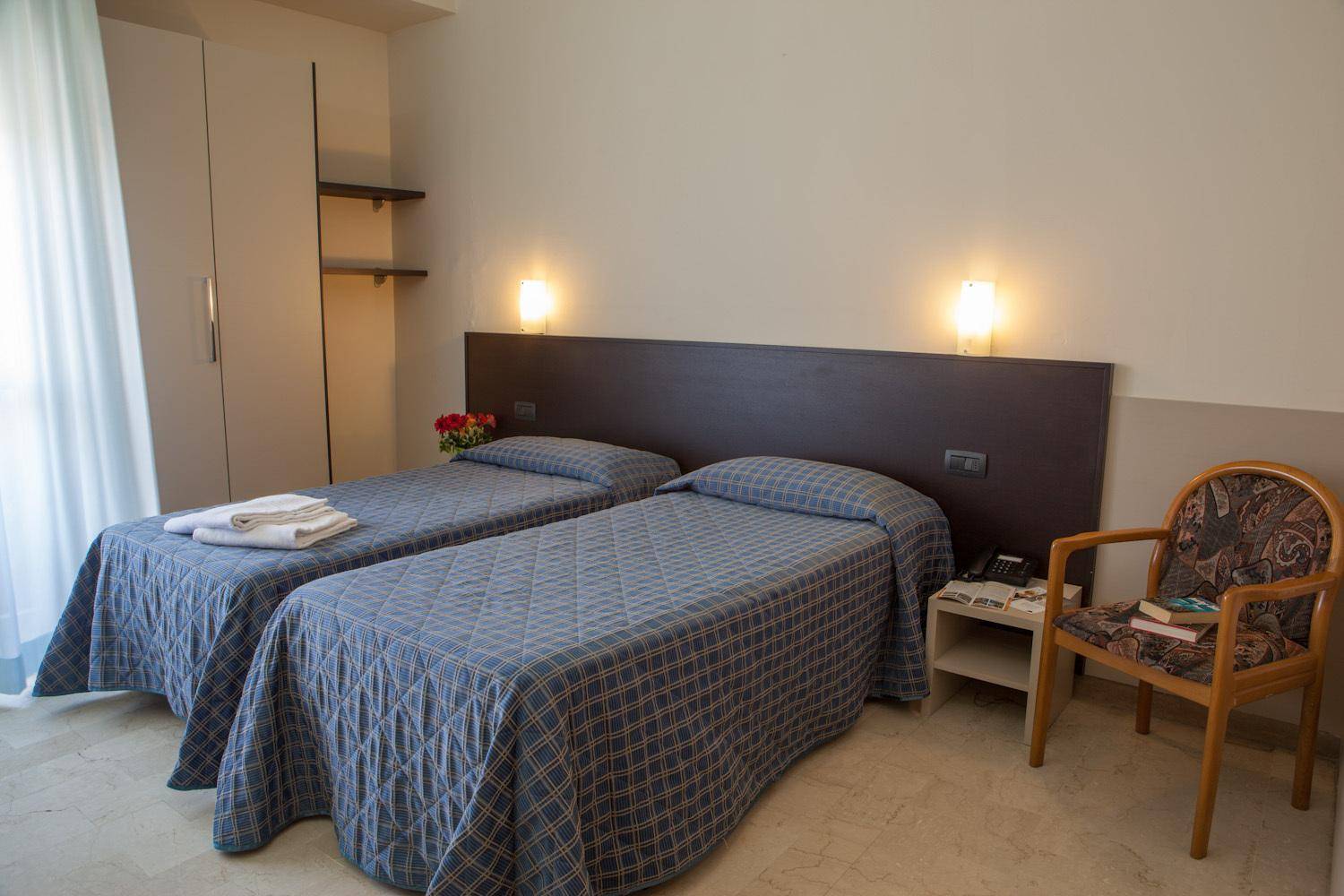 Auto park hotel