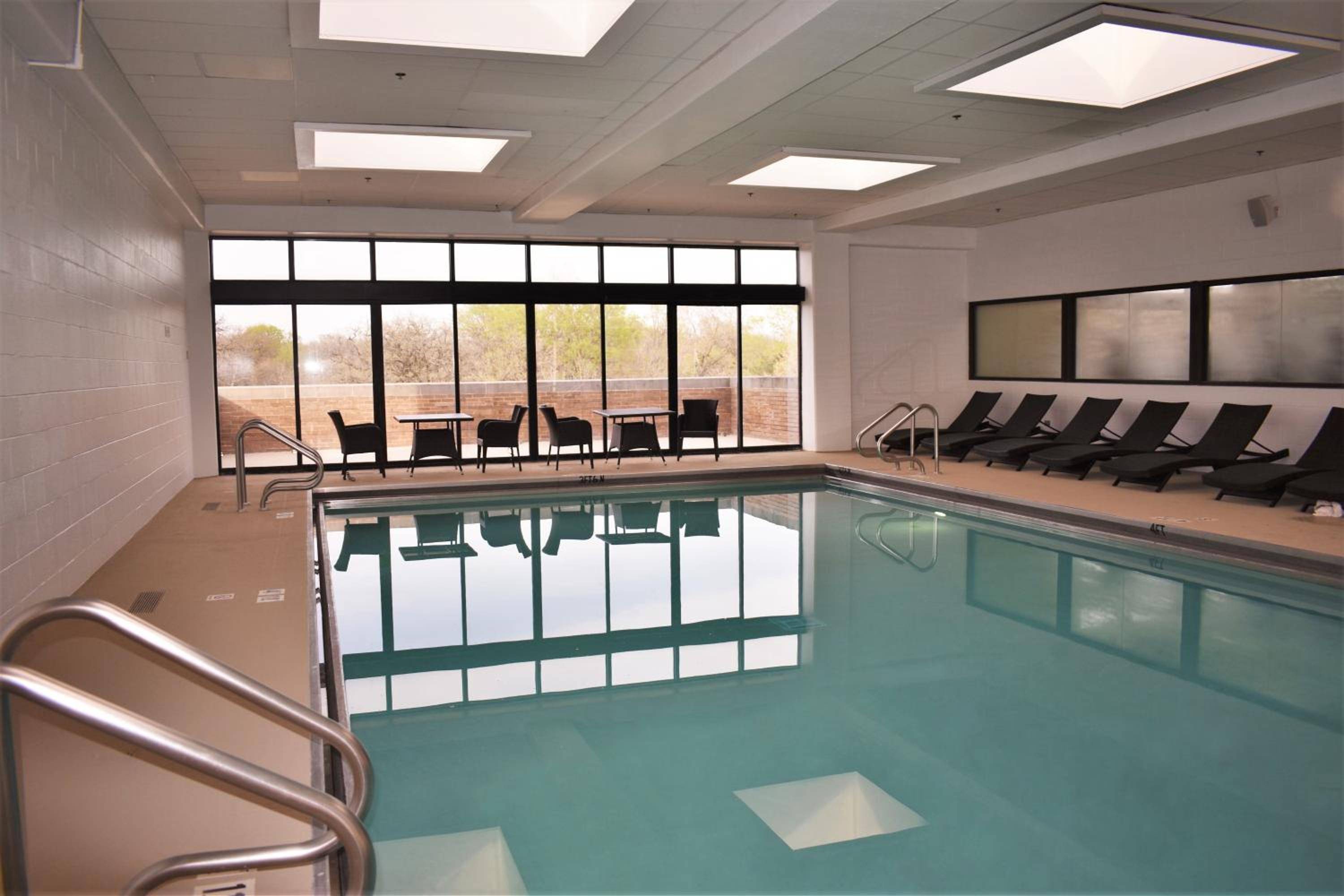 Hilton Suites Chicago/Oakbrook Terrace