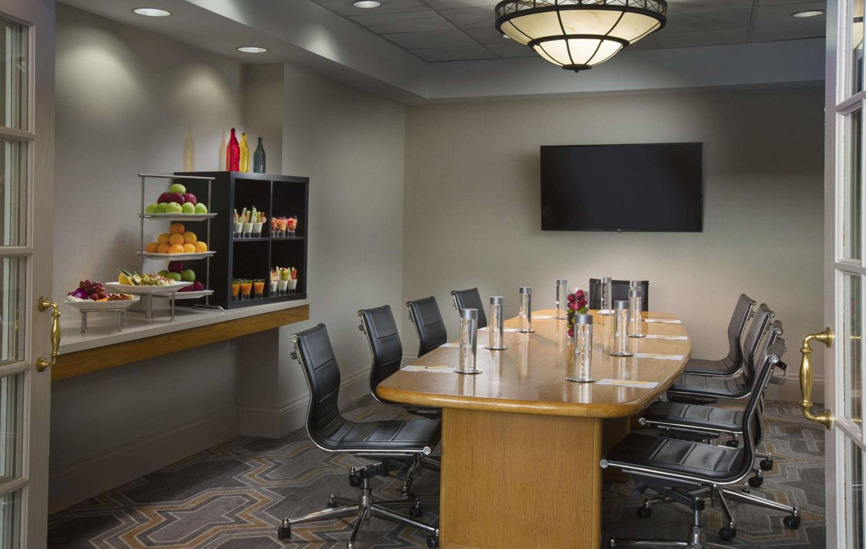 Hilton Suites Chicago/Oakbrook Terrace