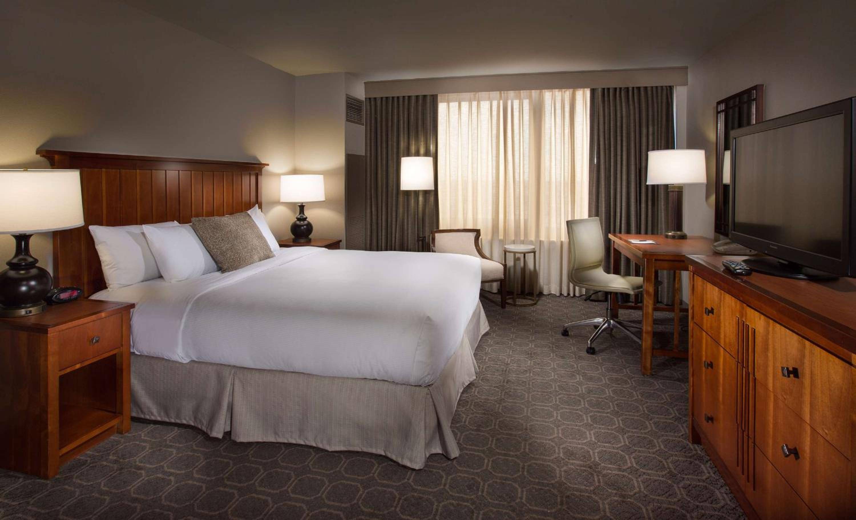 Hilton Suites Chicago/Oakbrook Terrace
