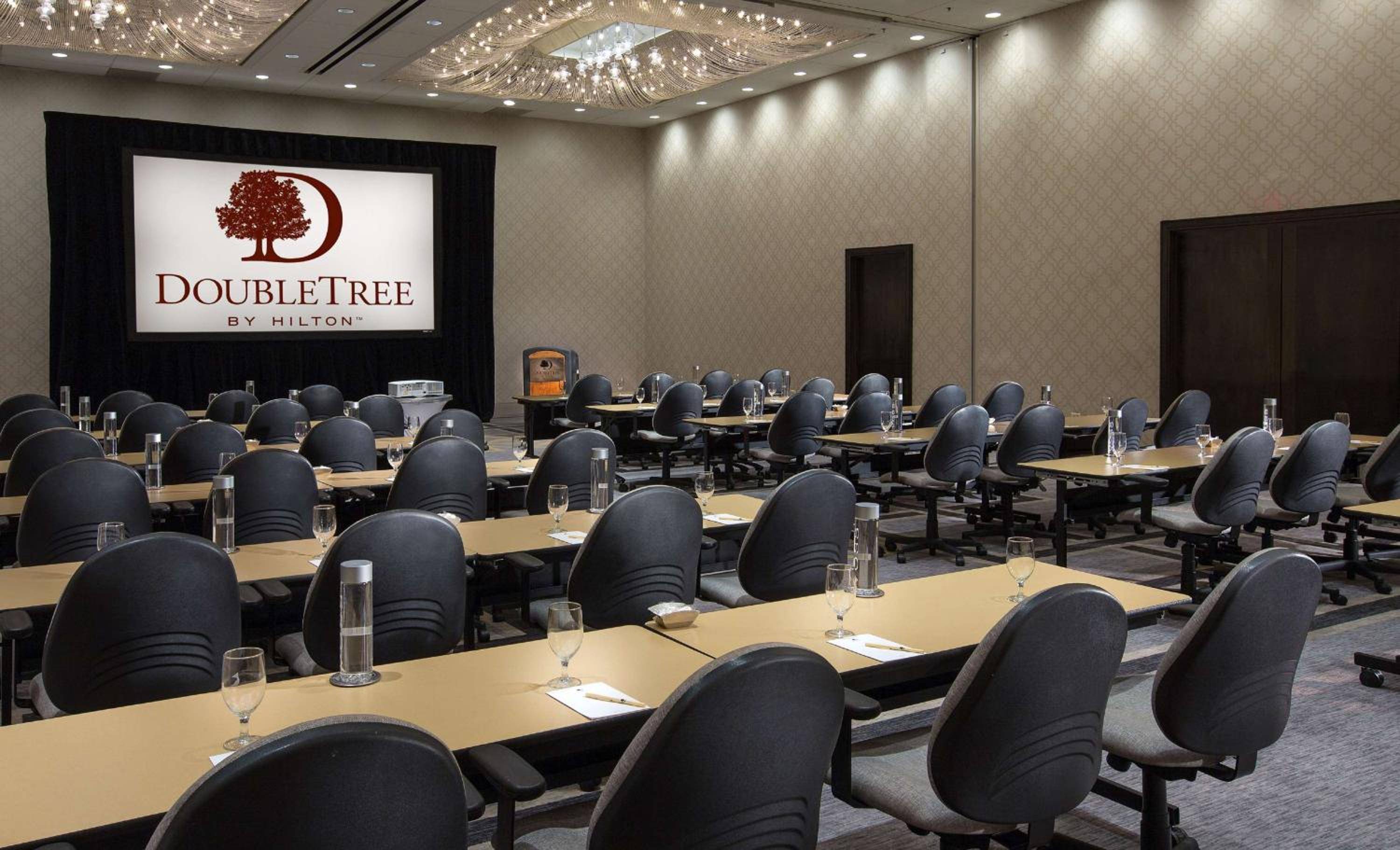 Hilton Suites Chicago/Oakbrook Terrace