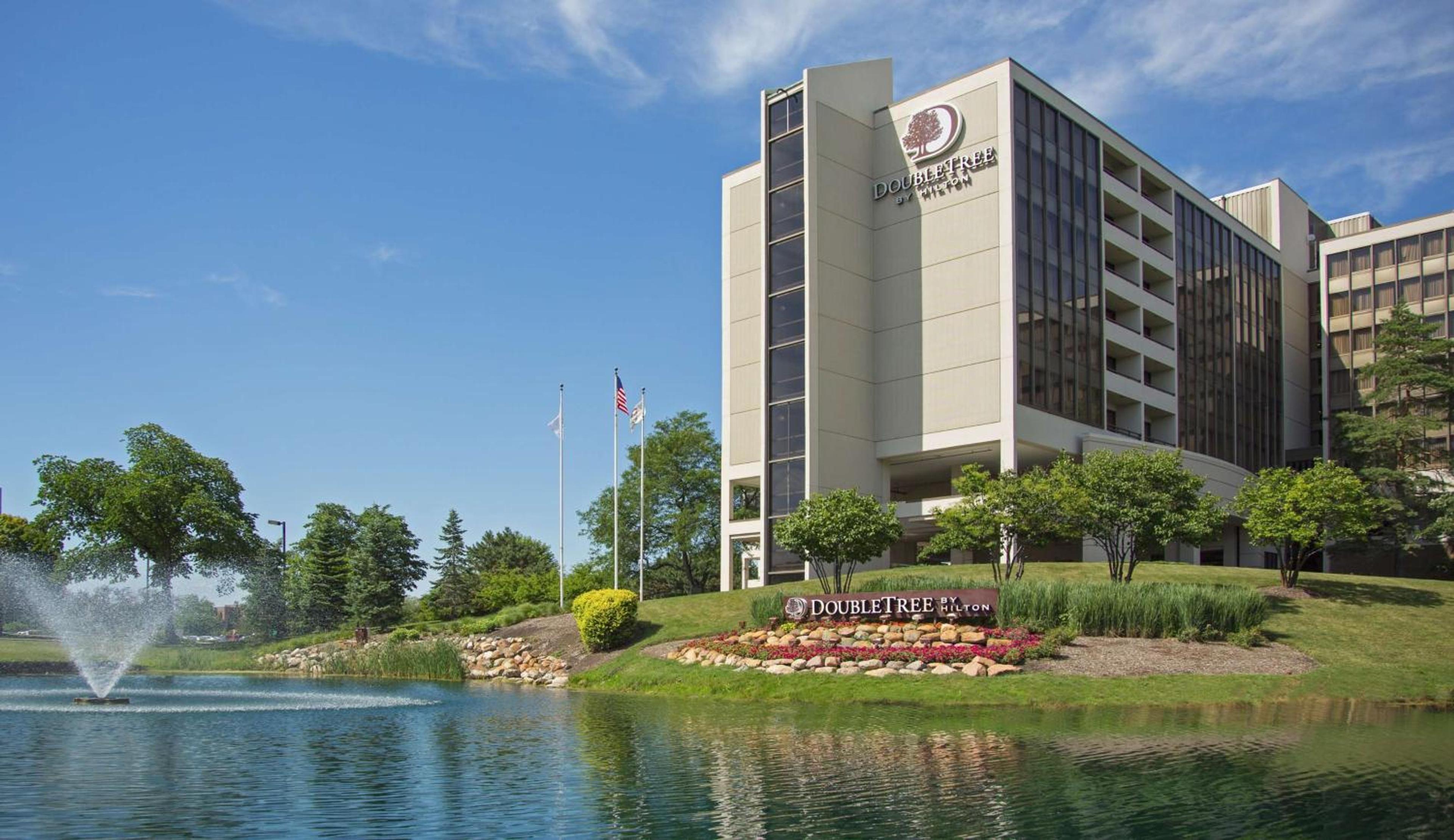 Hilton Suites Chicago/Oakbrook Terrace
