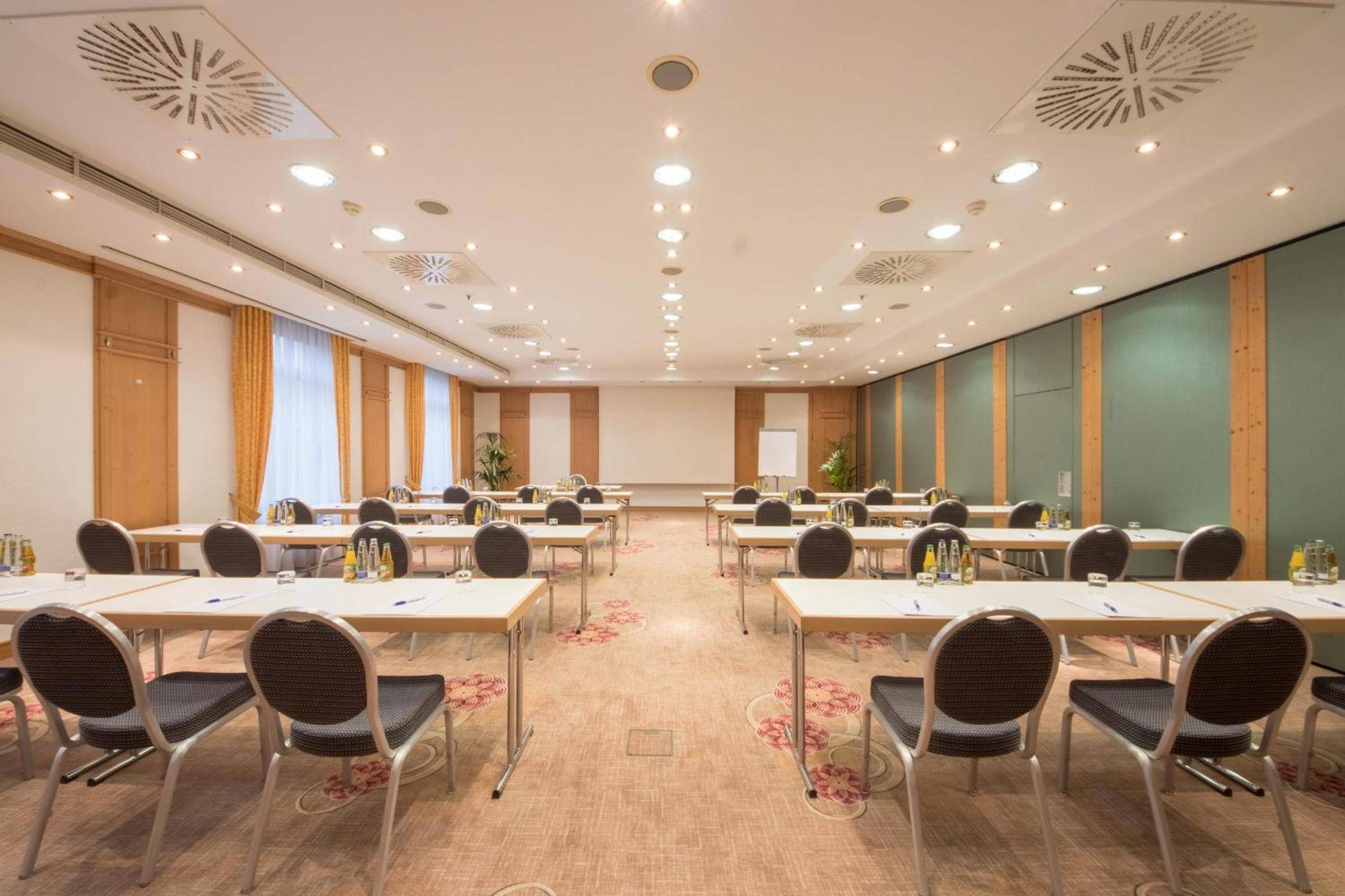 Atomis Hotel Munich Airport by Mercure