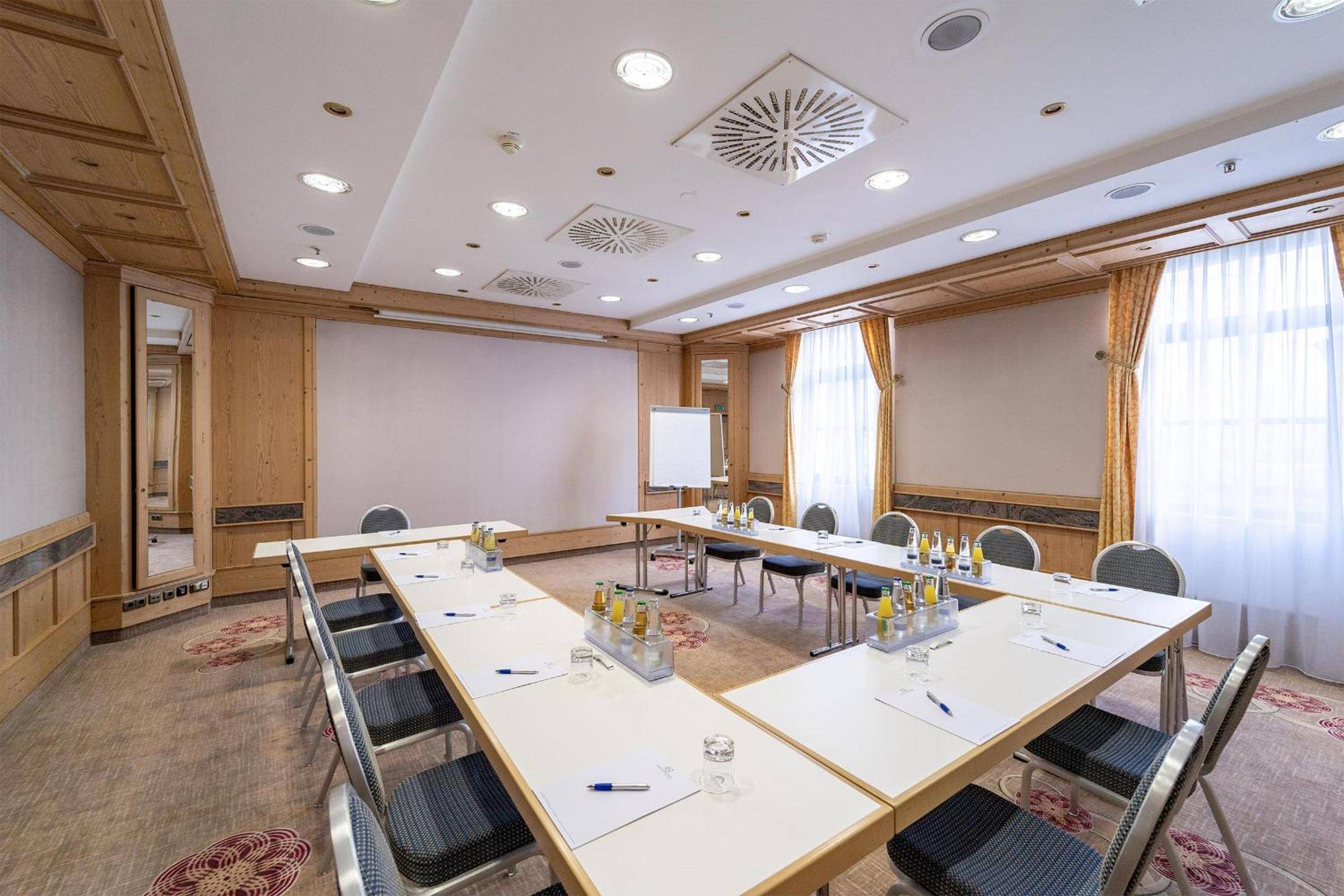 Atomis Hotel Munich Airport by Mercure