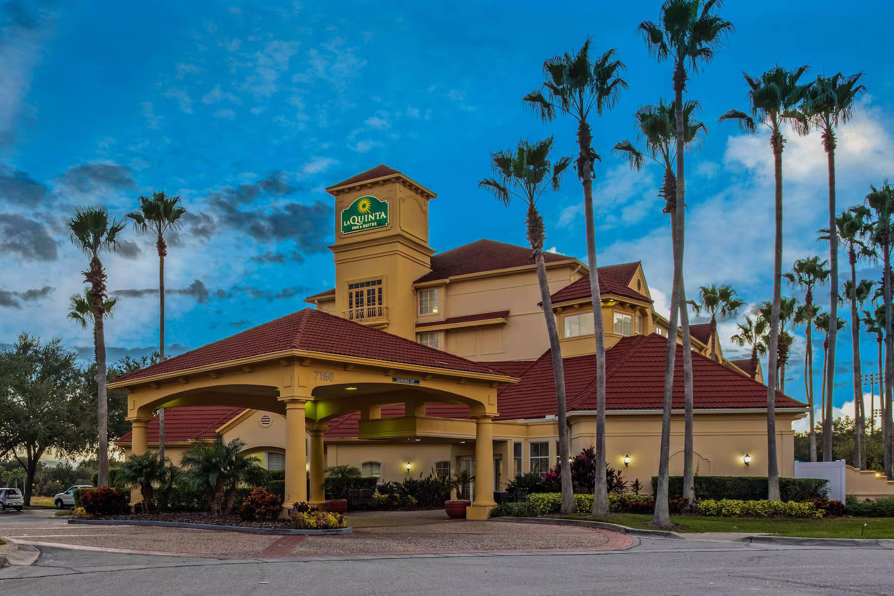 La Quinta Inn & Suites by Wyndham Orlando Airport North