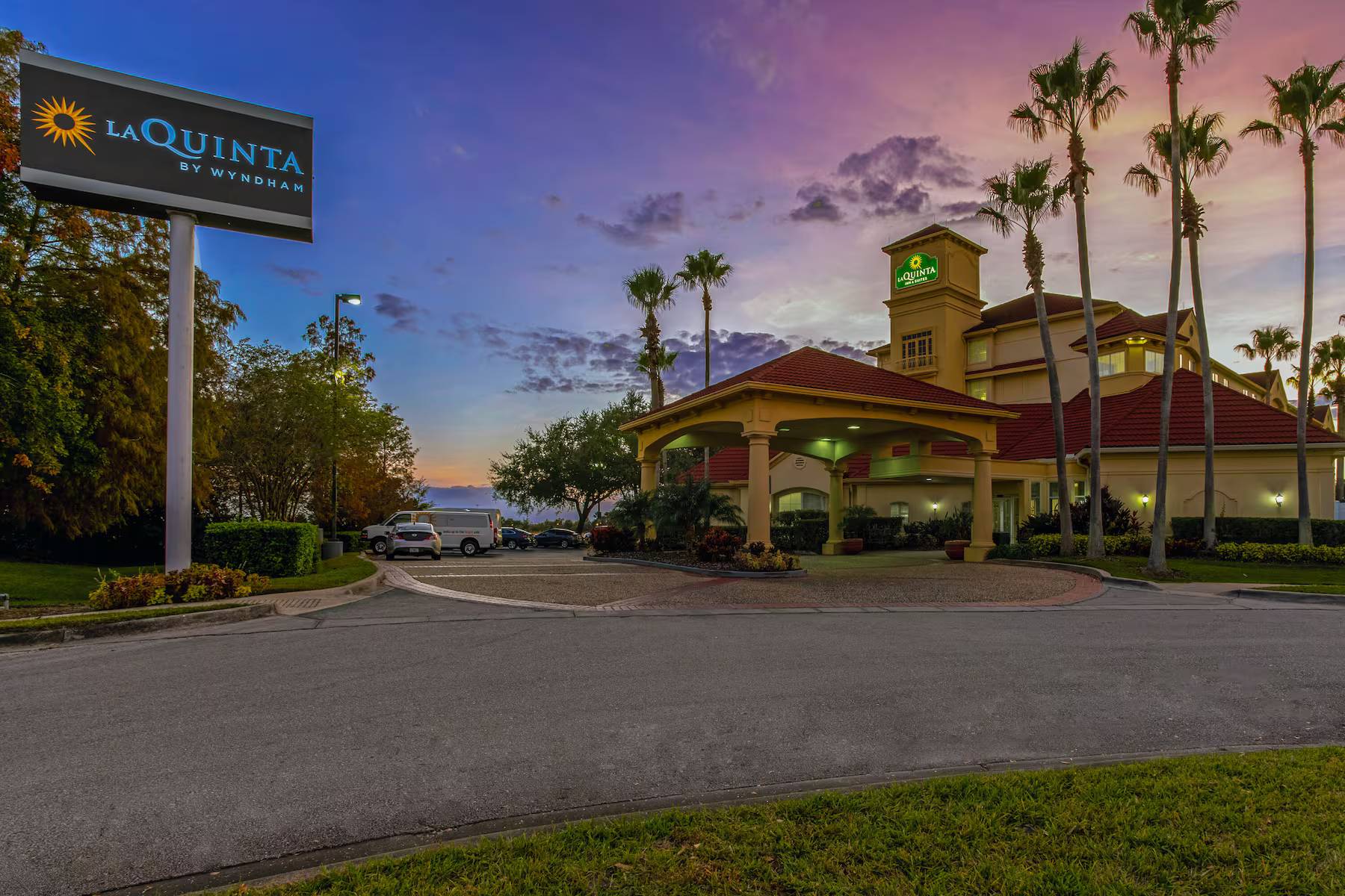La Quinta Inn & Suites by Wyndham Orlando Airport North