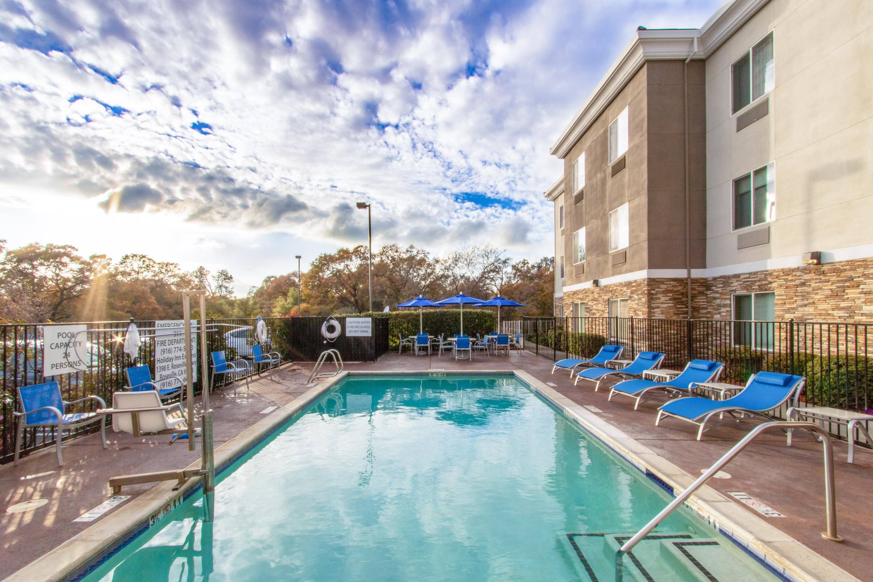 Holiday Inn Express Hotel & Suites Roseville - Galleria Area by IHG
