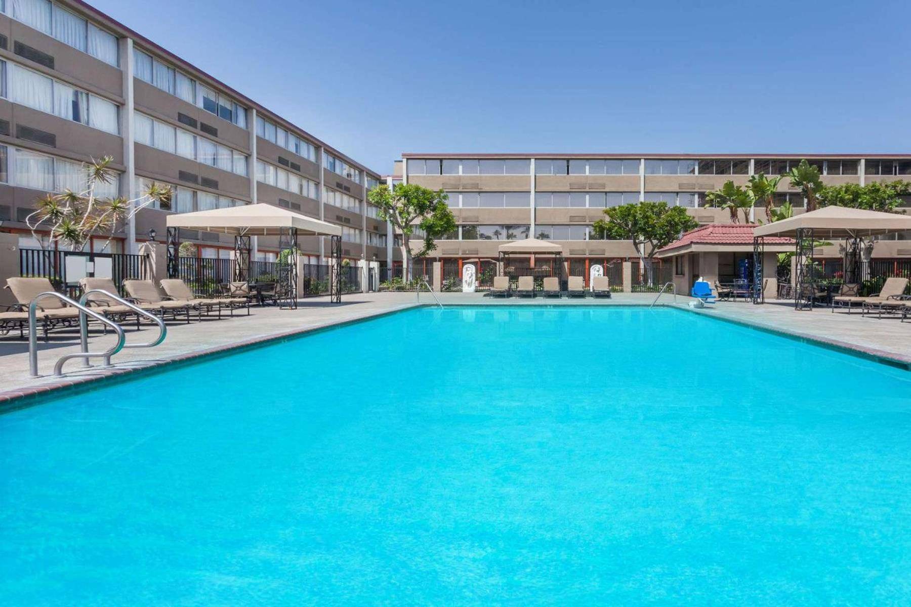 Howard Johnson by Wyndham Fullerton/Anaheim