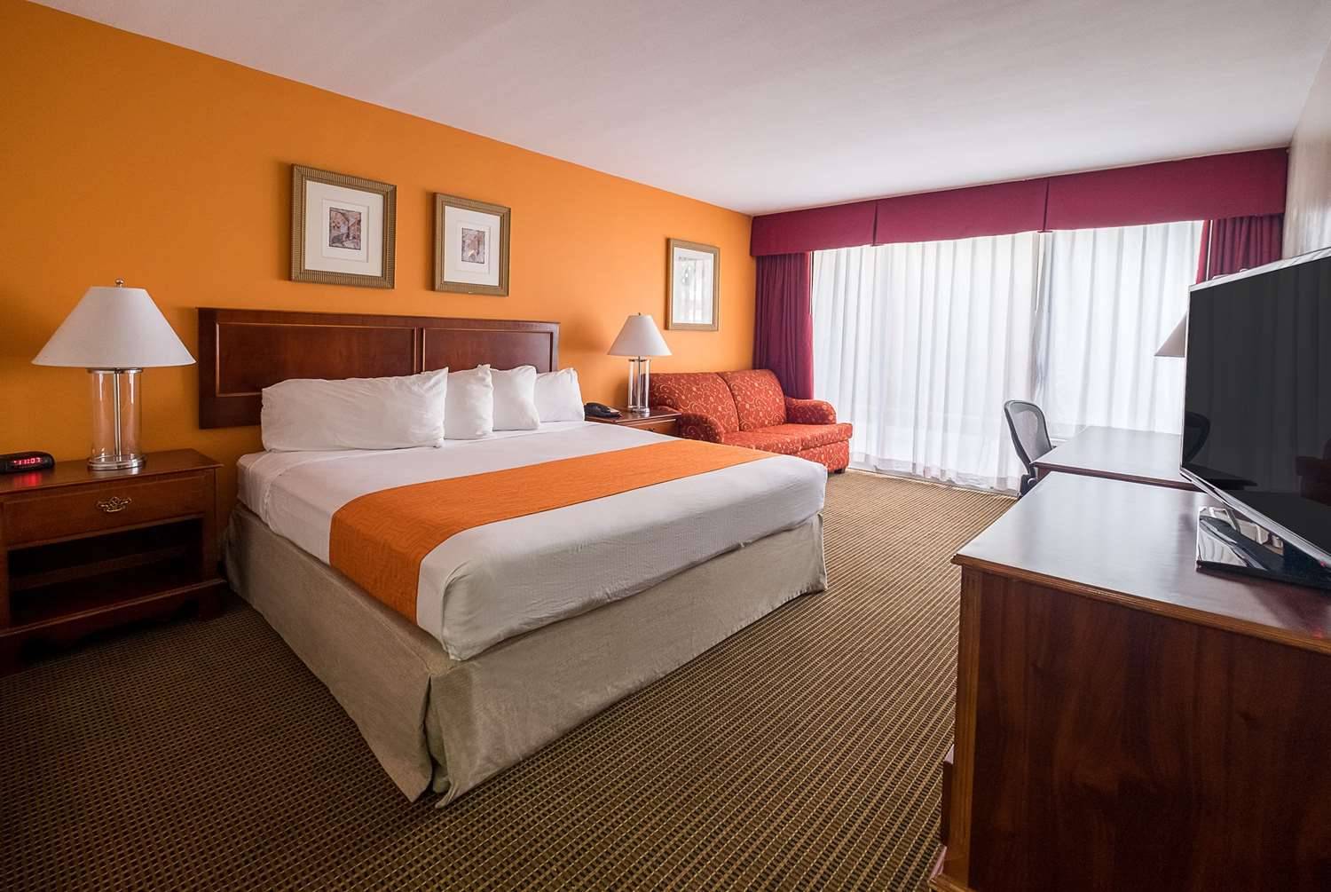 Howard Johnson by Wyndham Fullerton/Anaheim